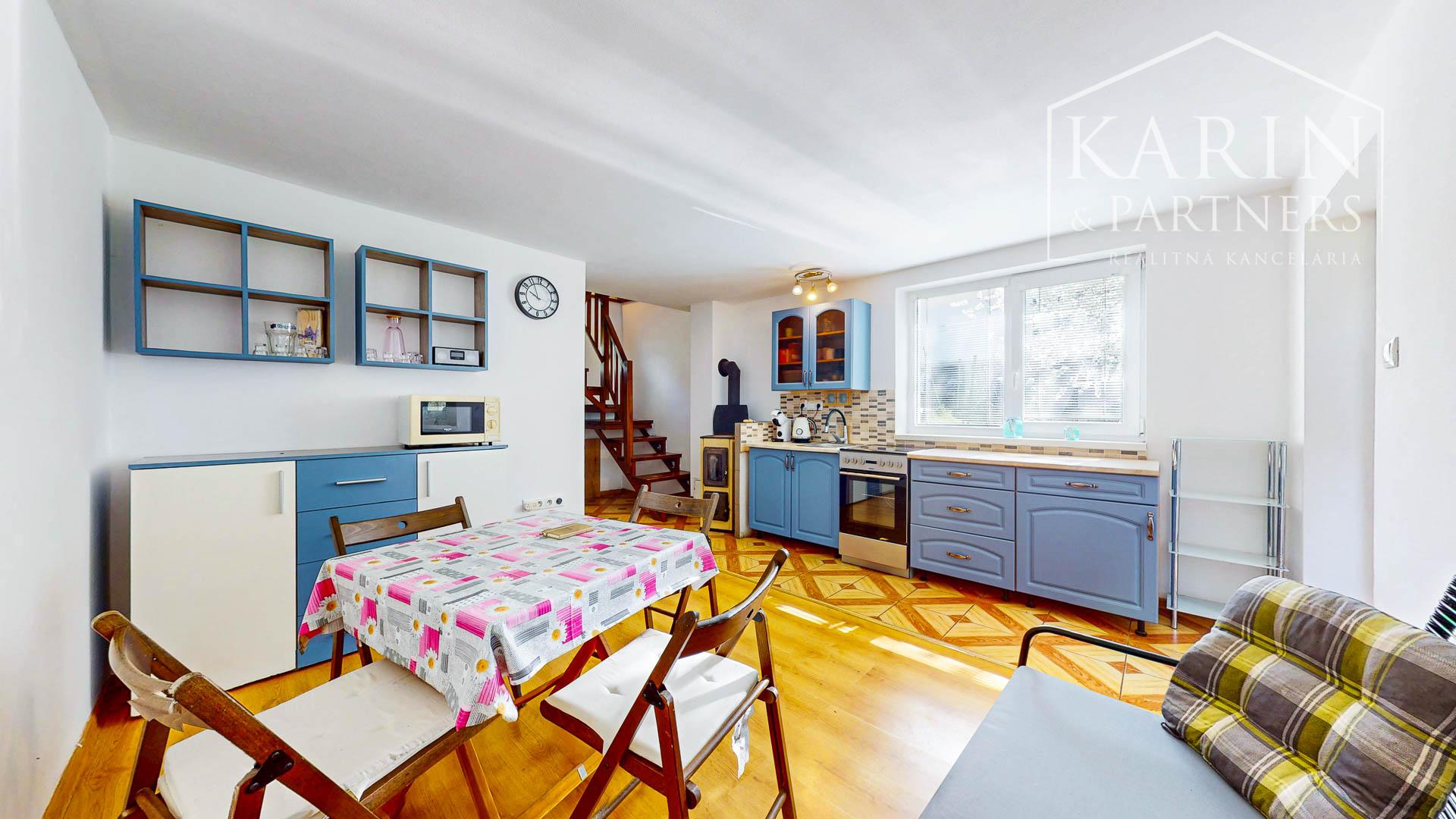 Čarovná murovaná chata s krásnym výhľadom a veľkým slnečným pozemkom – Ladomerská Vieska na predaj