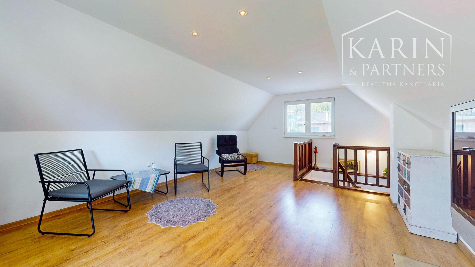 Čarovná murovaná chata s krásnym výhľadom a veľkým slnečným pozemkom – Ladomerská Vieska na predaj