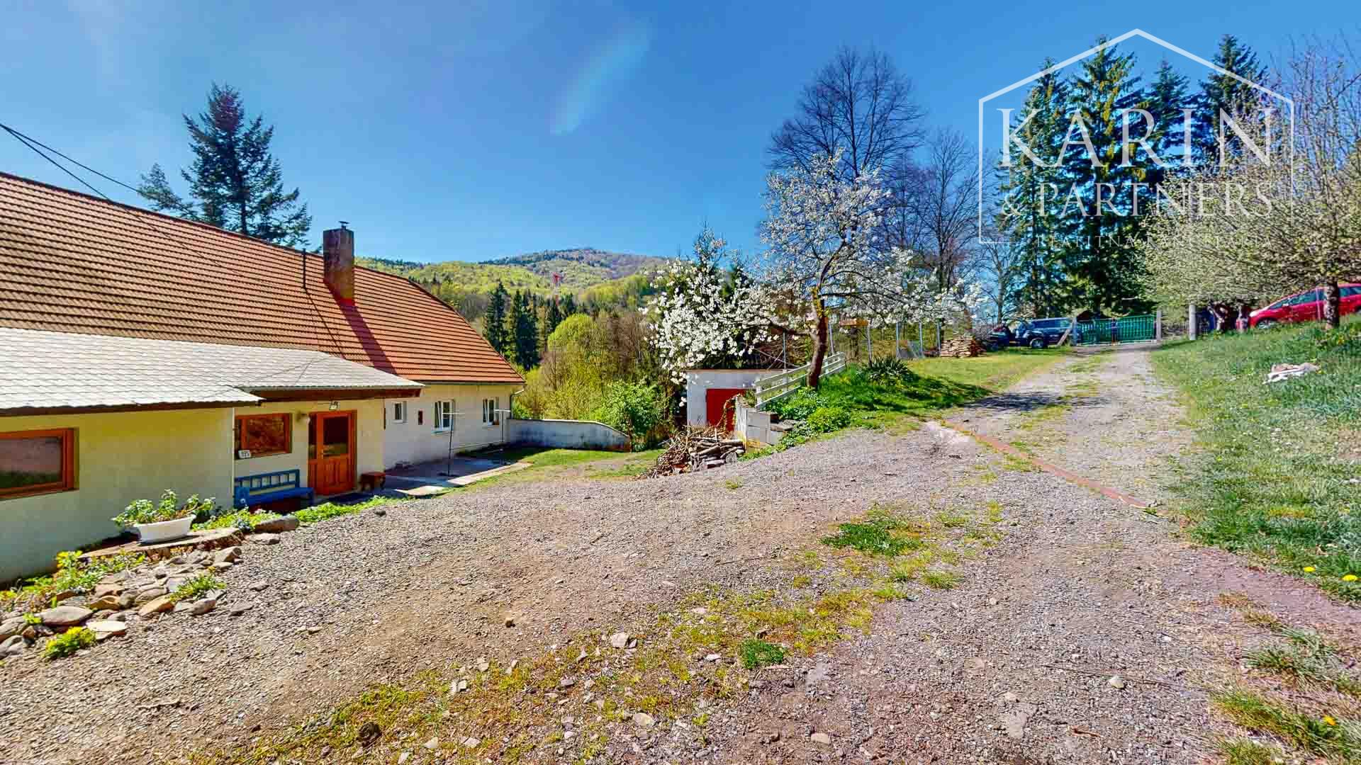 Čarovná usadlosť - rodinný dom (bývalý mlyn) na polosamote s obrovským oploteným pozemkom 9 232m2  – Janova Lehota
