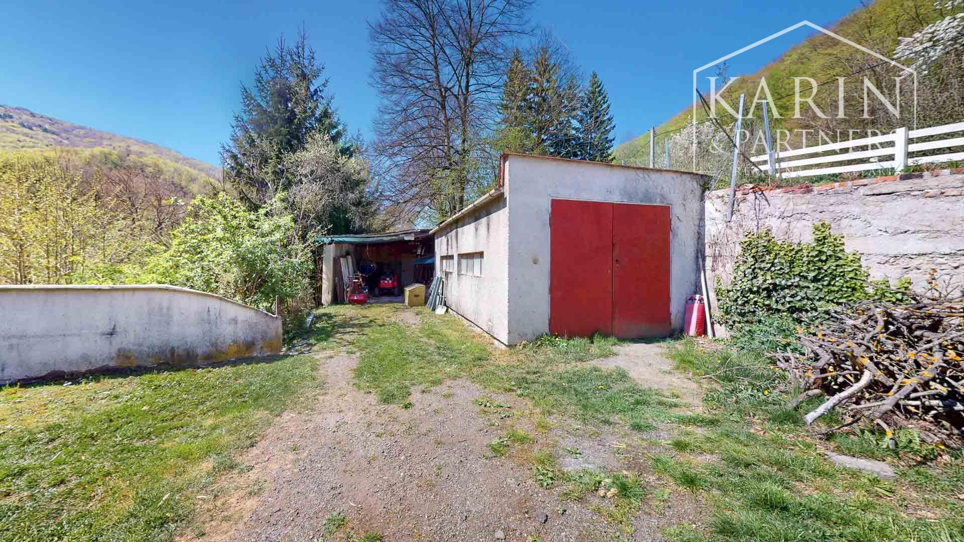 Čarovná usadlosť - rodinný dom (bývalý mlyn) na polosamote s obrovským oploteným pozemkom 9 232m2  – Janova Lehota