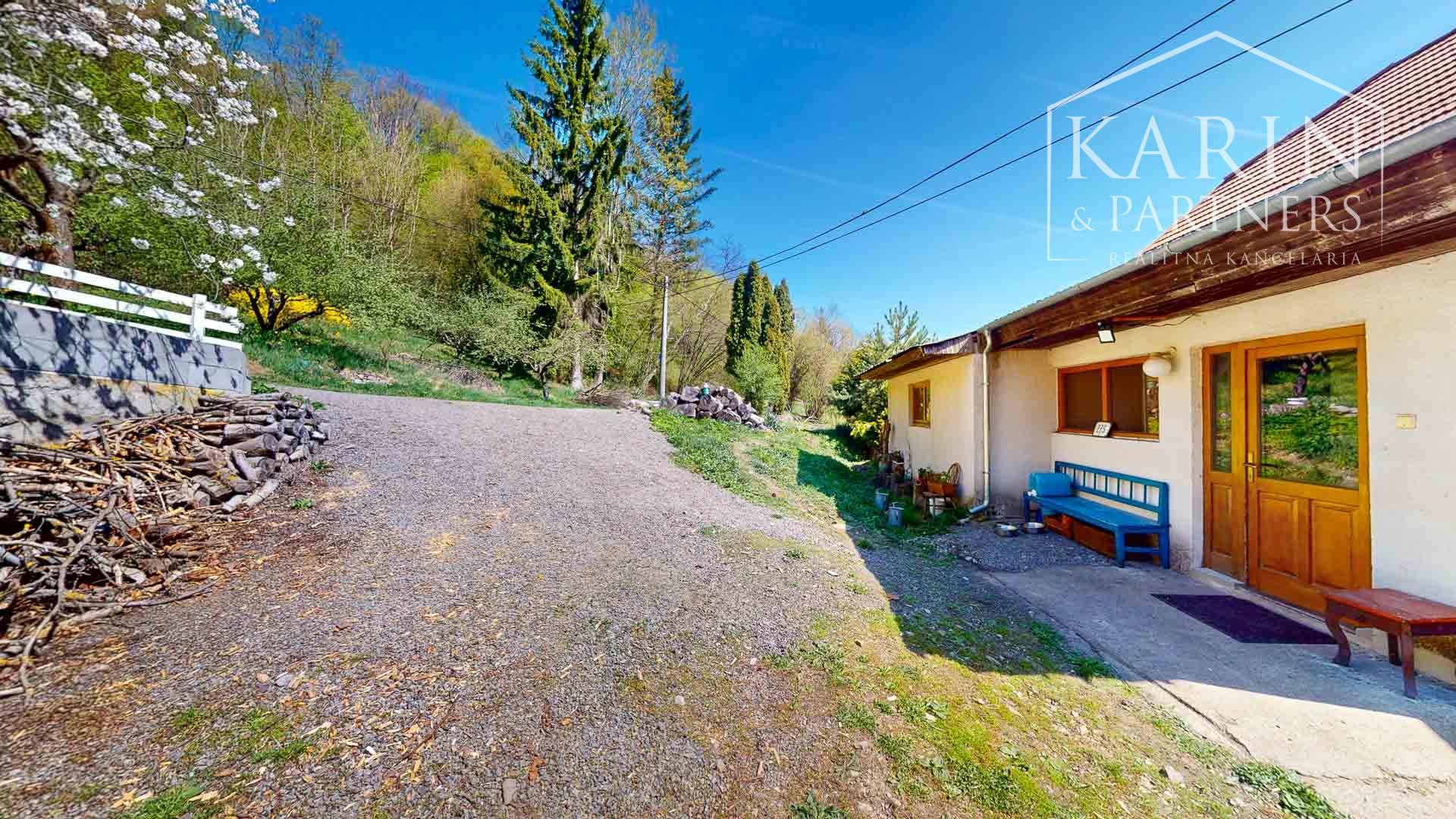 Čarovná usadlosť - rodinný dom (bývalý mlyn) na polosamote s obrovským oploteným pozemkom 9 232m2  – Janova Lehota