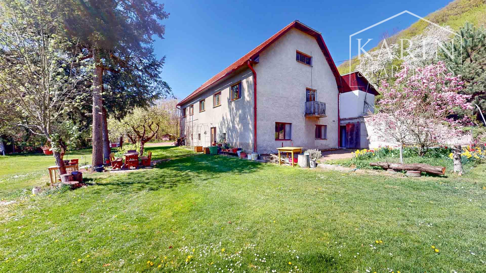 Čarovná usadlosť - rodinný dom (bývalý mlyn) na polosamote s obrovským oploteným pozemkom 9 232m2  – Janova Lehota