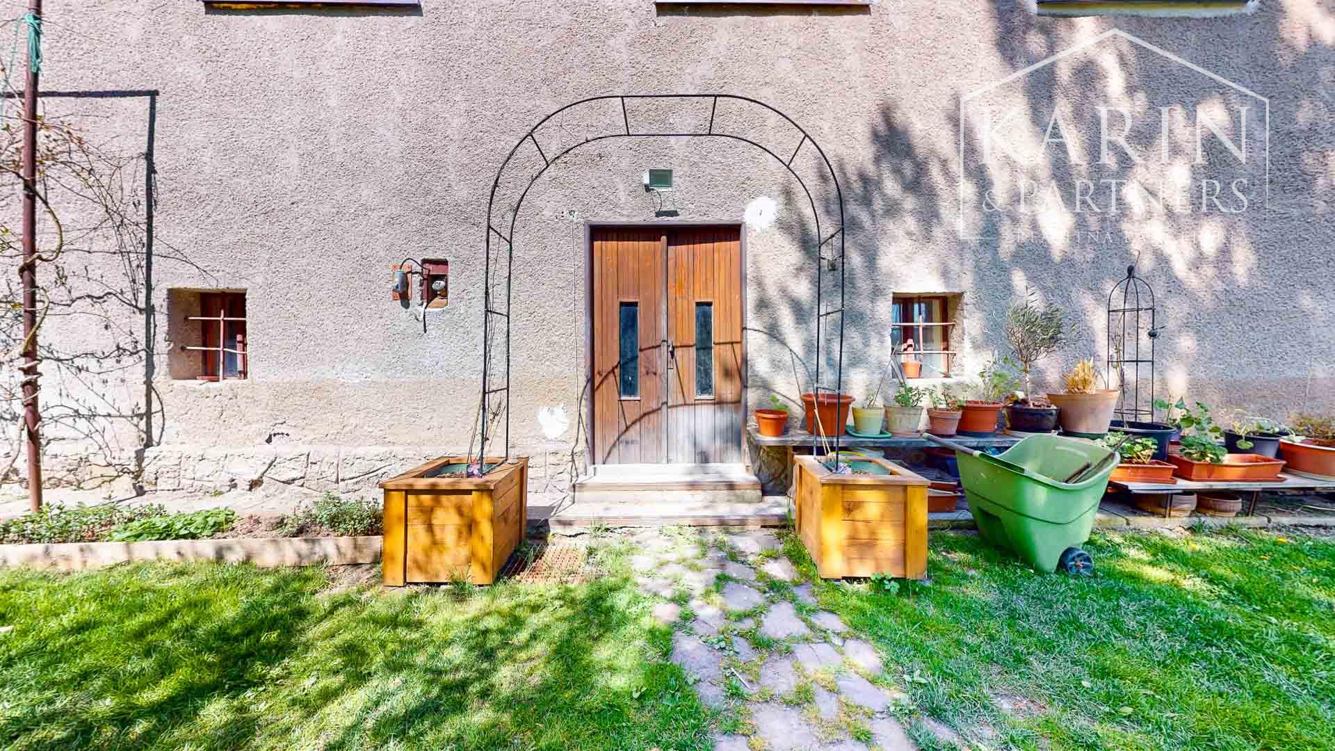 Čarovná usadlosť - rodinný dom (bývalý mlyn) na polosamote s obrovským oploteným pozemkom 9 232m2  – Janova Lehota