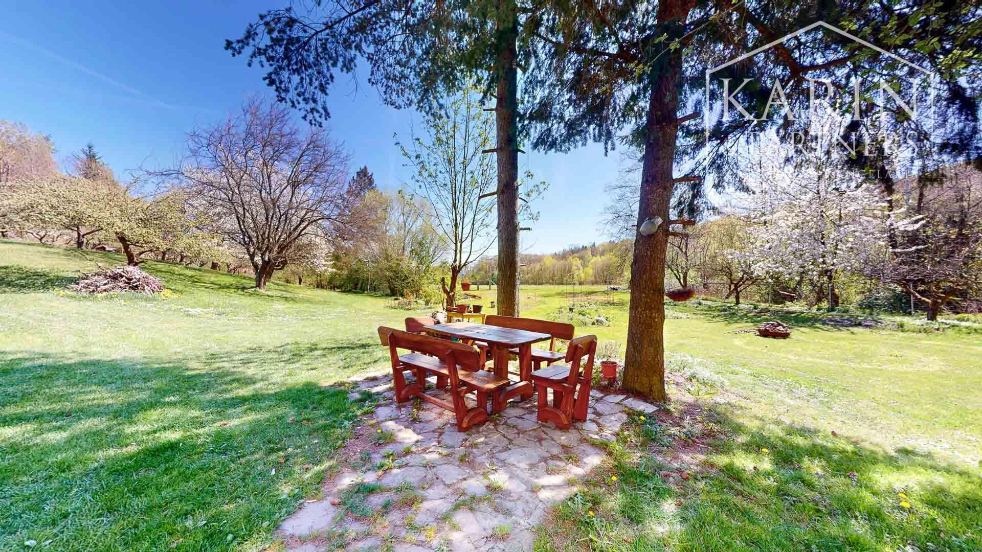 Čarovná usadlosť - rodinný dom (bývalý mlyn) na polosamote s obrovským oploteným pozemkom 9 232m2  – Janova Lehota