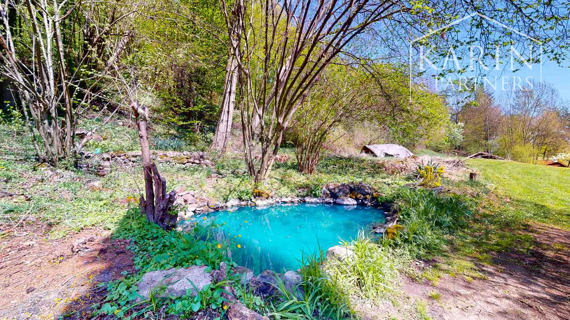 Čarovná usadlosť - rodinný dom (bývalý mlyn) na polosamote s obrovským oploteným pozemkom 9 232m2  – Janova Lehota