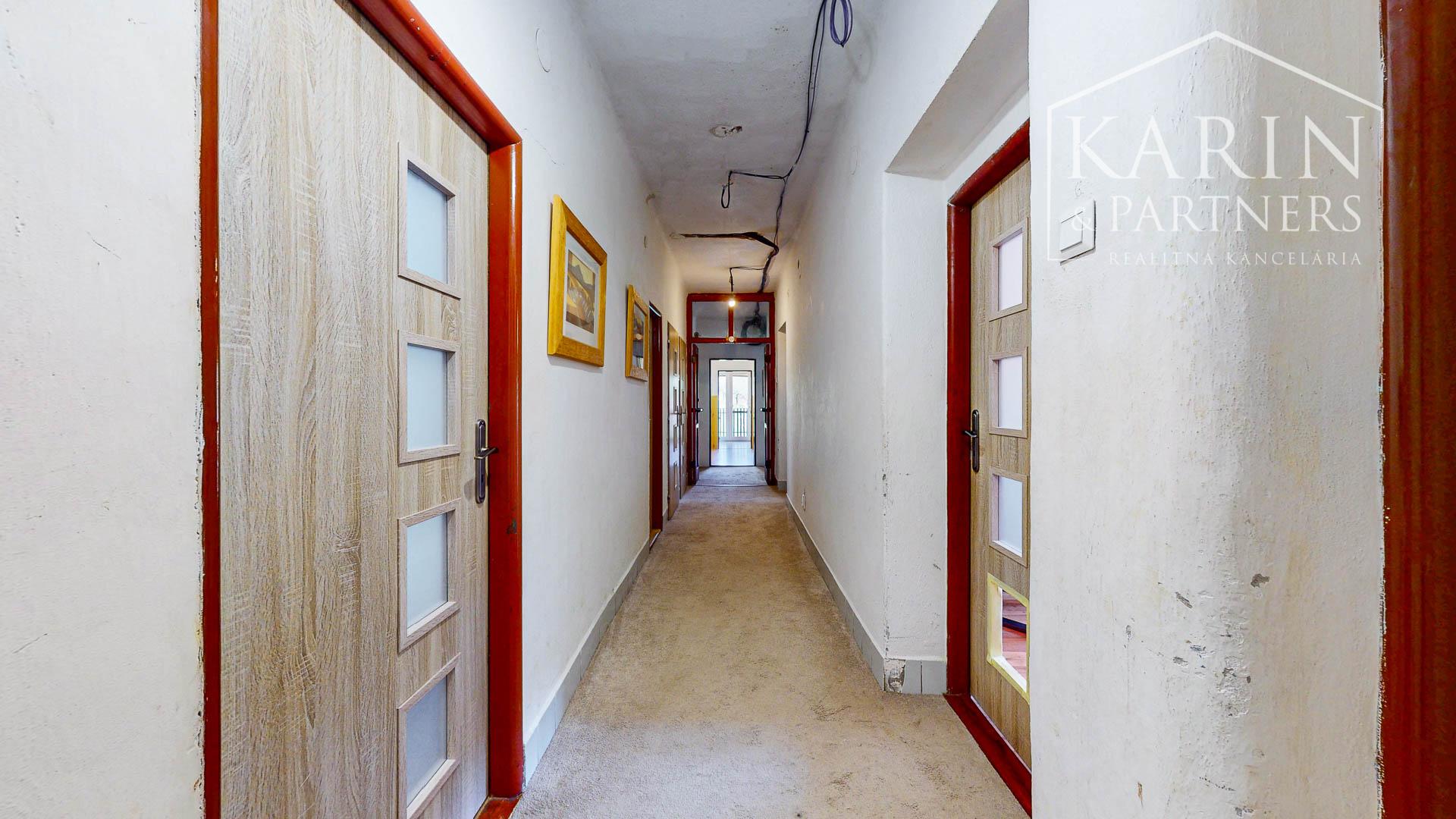 Čarovná usadlosť - rodinný dom (bývalý mlyn) na polosamote s obrovským oploteným pozemkom 9 232m2  – Janova Lehota