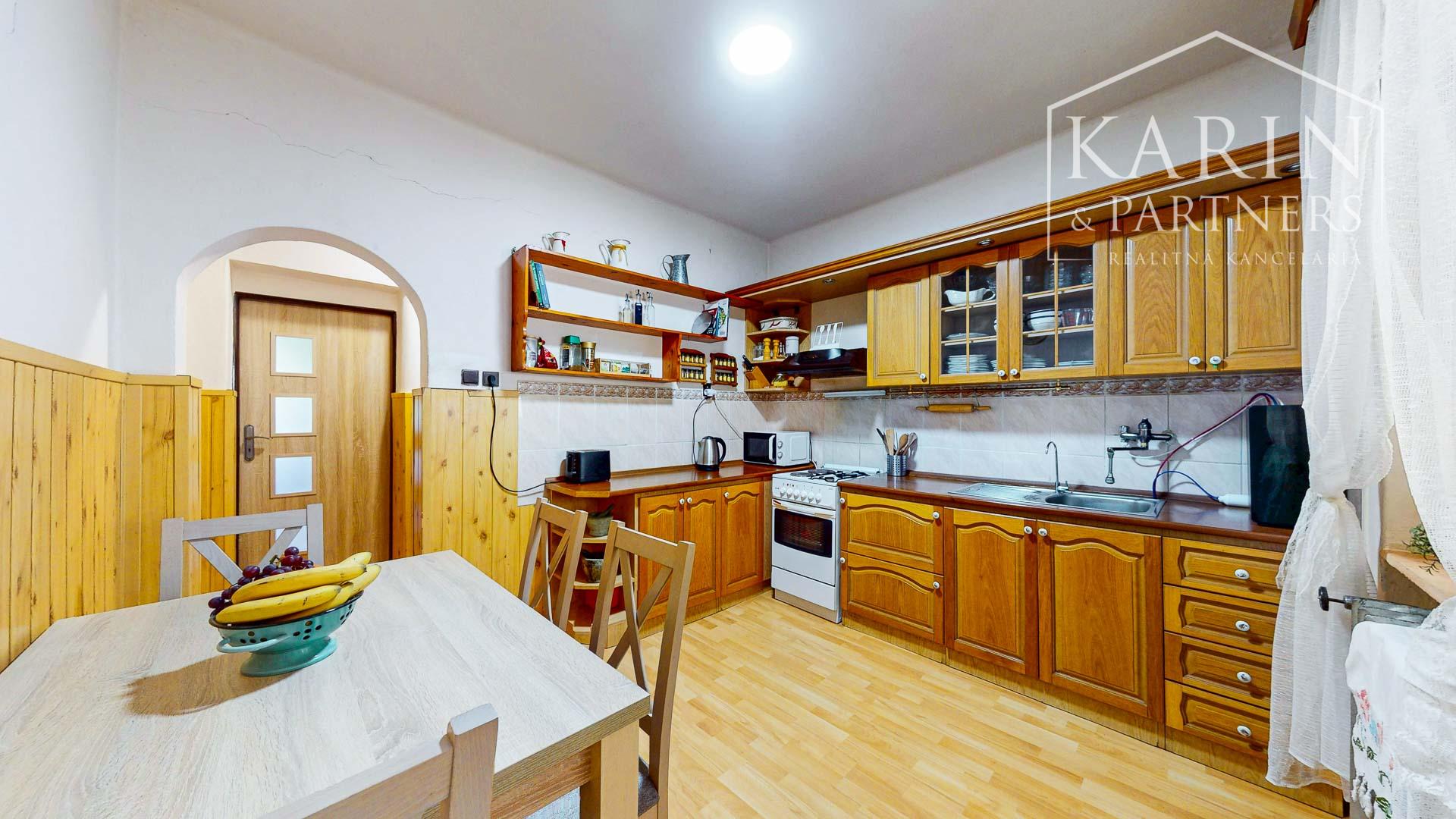 Čarovná usadlosť - rodinný dom (bývalý mlyn) na polosamote s obrovským oploteným pozemkom 9 232m2  – Janova Lehota