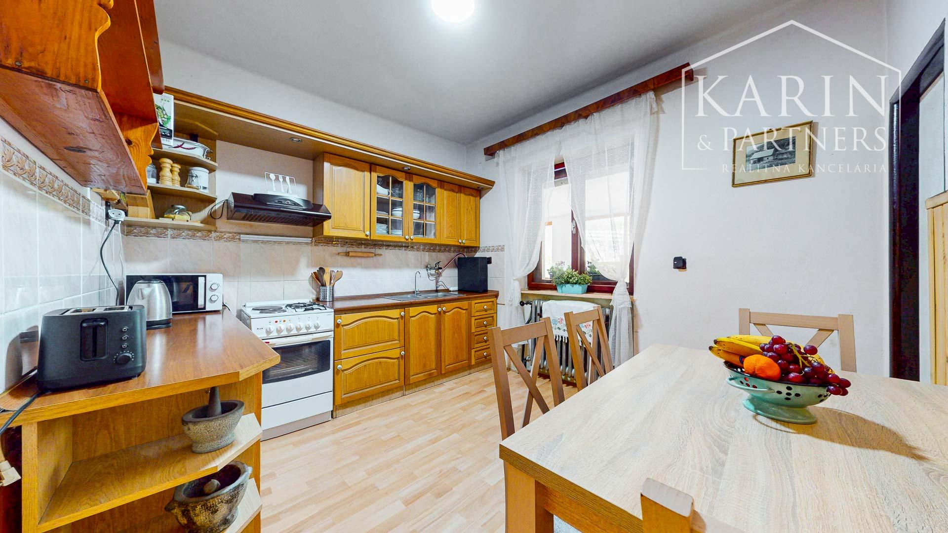 Čarovná usadlosť - rodinný dom (bývalý mlyn) na polosamote s obrovským oploteným pozemkom 9 232m2  – Janova Lehota