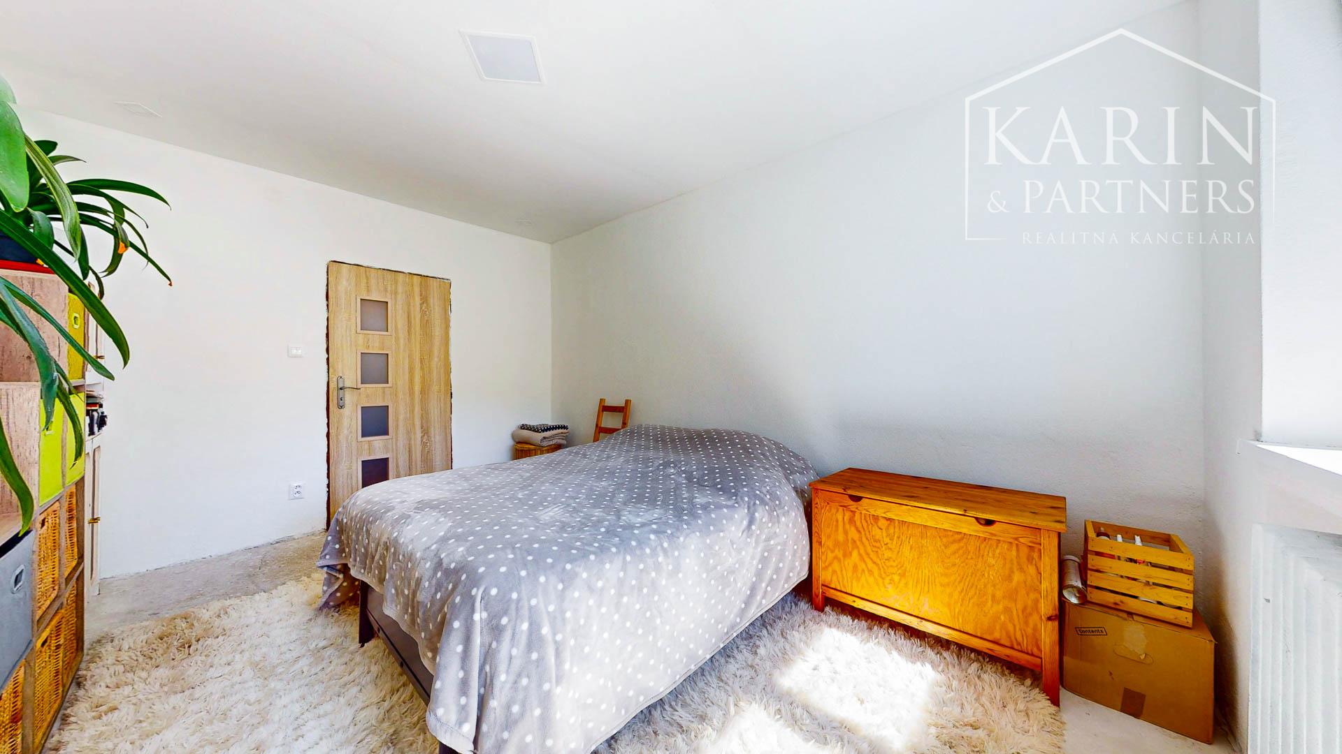 Čarovná usadlosť - rodinný dom (bývalý mlyn) na polosamote s obrovským oploteným pozemkom 9 232m2  – Janova Lehota