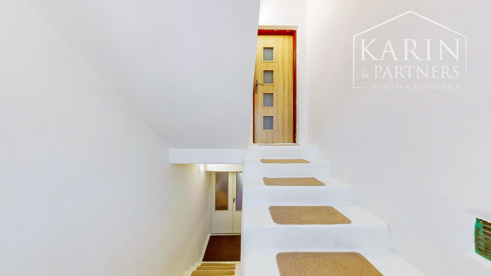 Čarovná usadlosť - rodinný dom (bývalý mlyn) na polosamote s obrovským oploteným pozemkom 9 232m2  – Janova Lehota