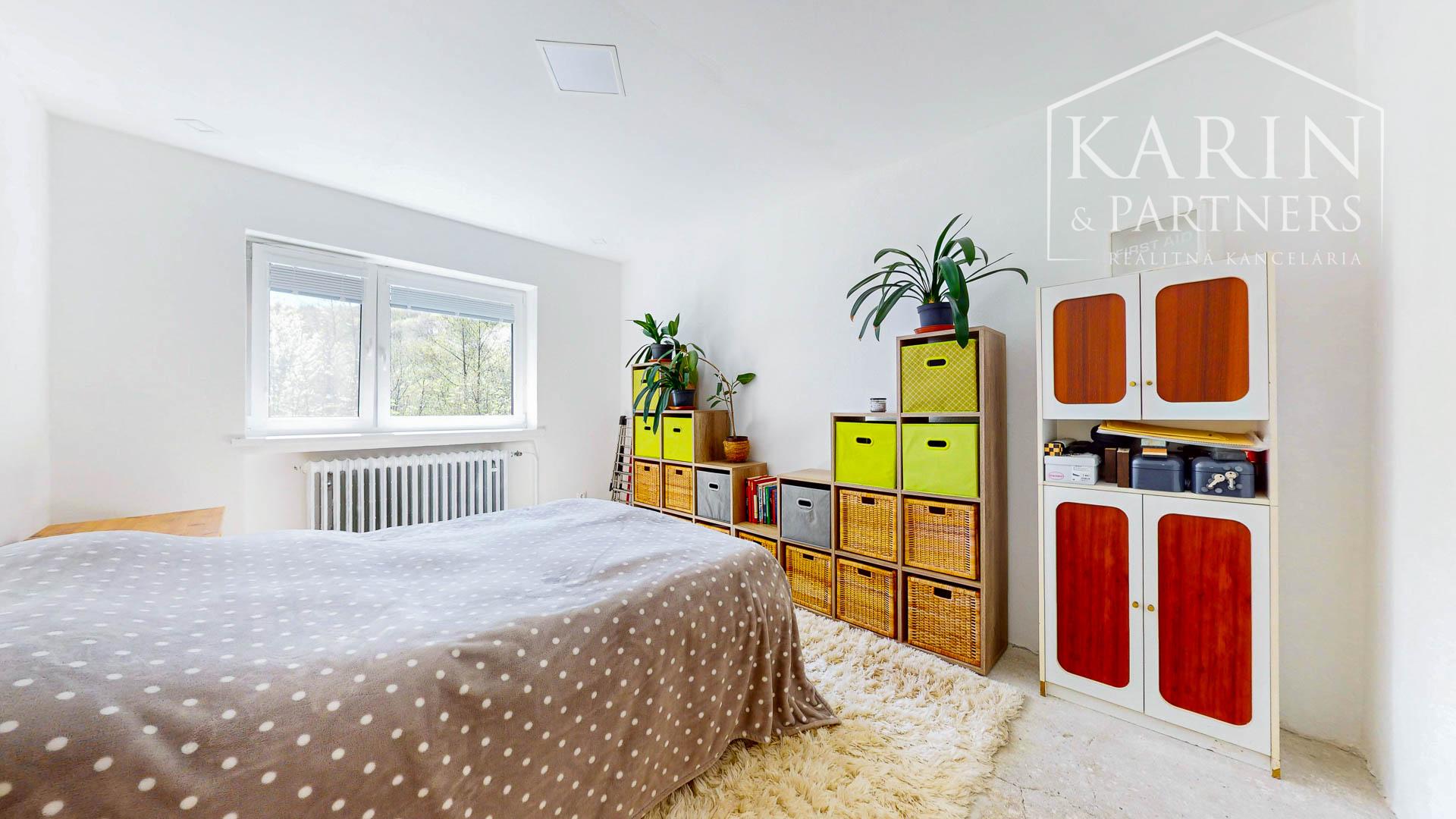 Čarovná usadlosť - rodinný dom (bývalý mlyn) na polosamote s obrovským oploteným pozemkom 9 232m2  – Janova Lehota