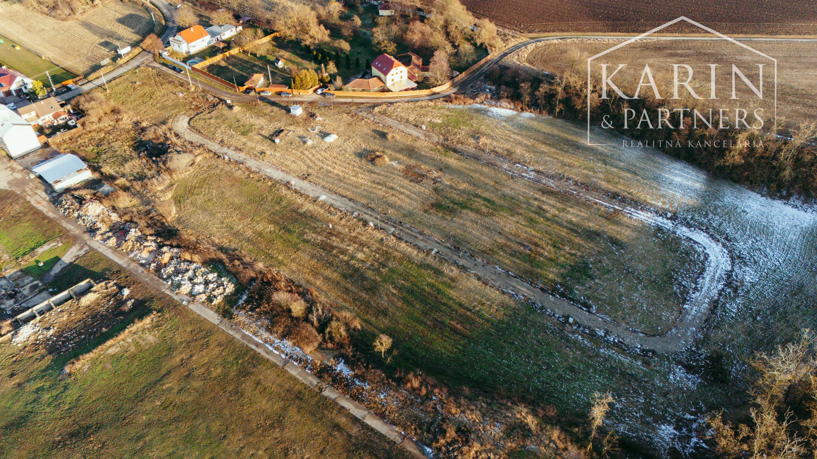 Začnite písať svoj nový príbeh v Trnovci – pozemok 842 m2 pre váš vysnívaný domov