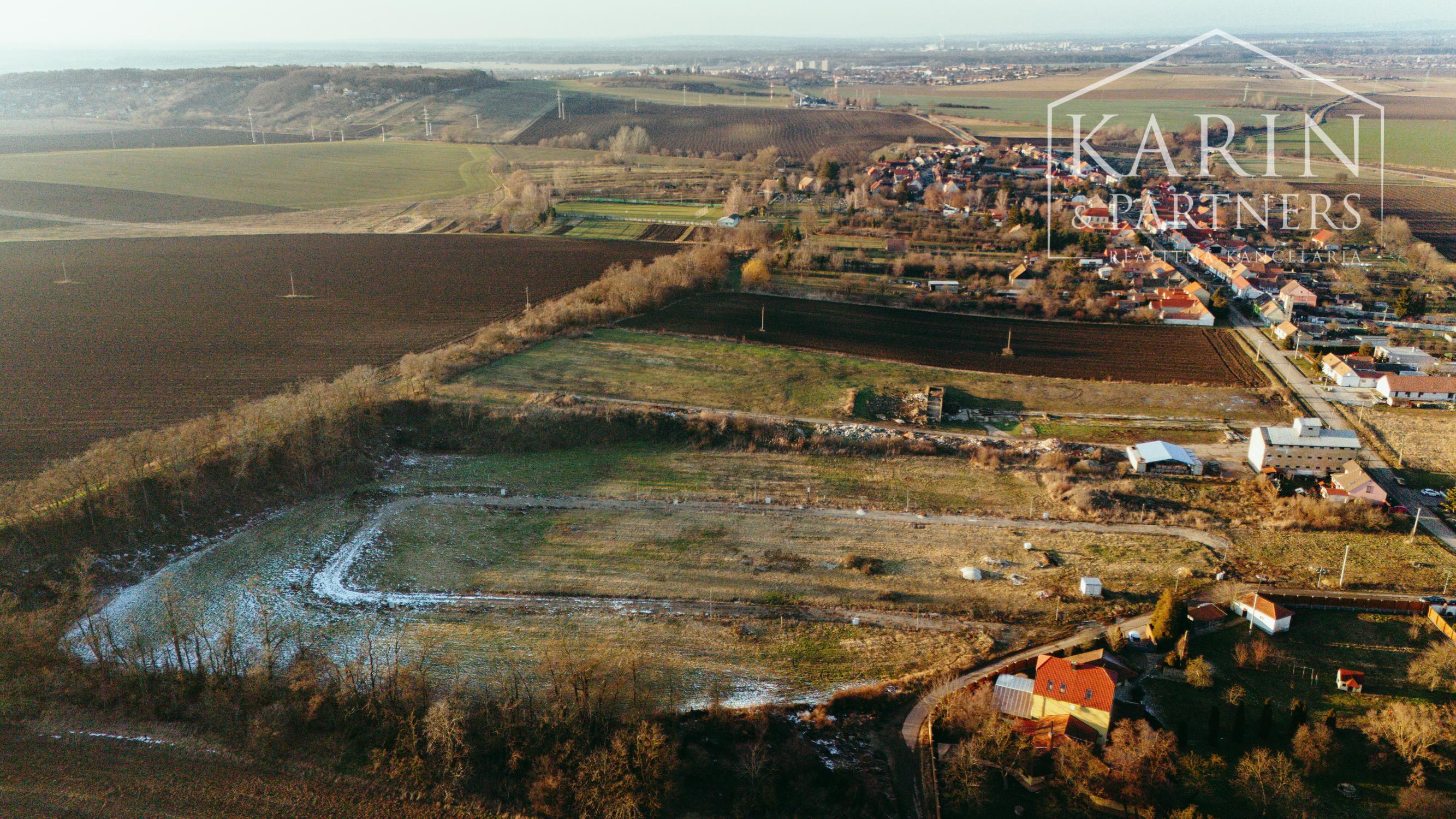Začnite písať svoj nový príbeh v Trnovci – pozemok 1103 m2 pre váš vysnívaný domov