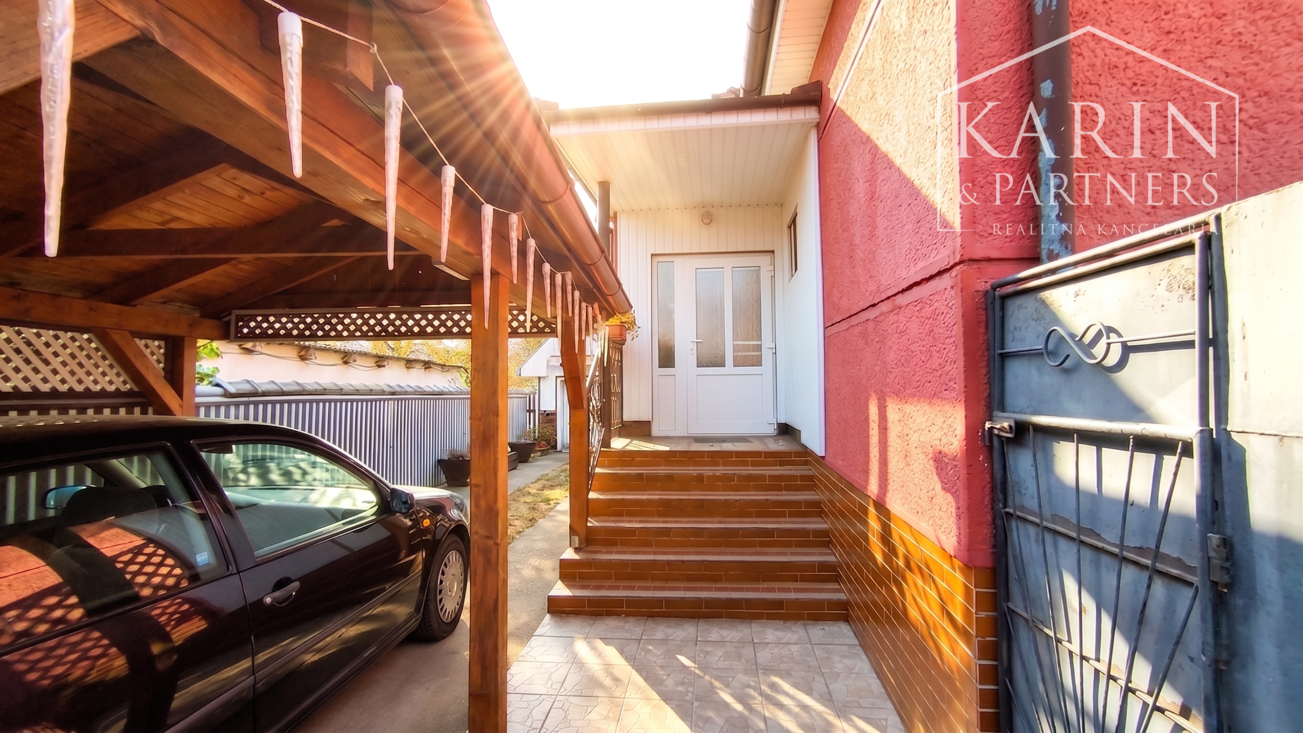 EXKLUZÍVNE na PREDAJ: Rodinný dom 4izbový s garážou, Palárikovo