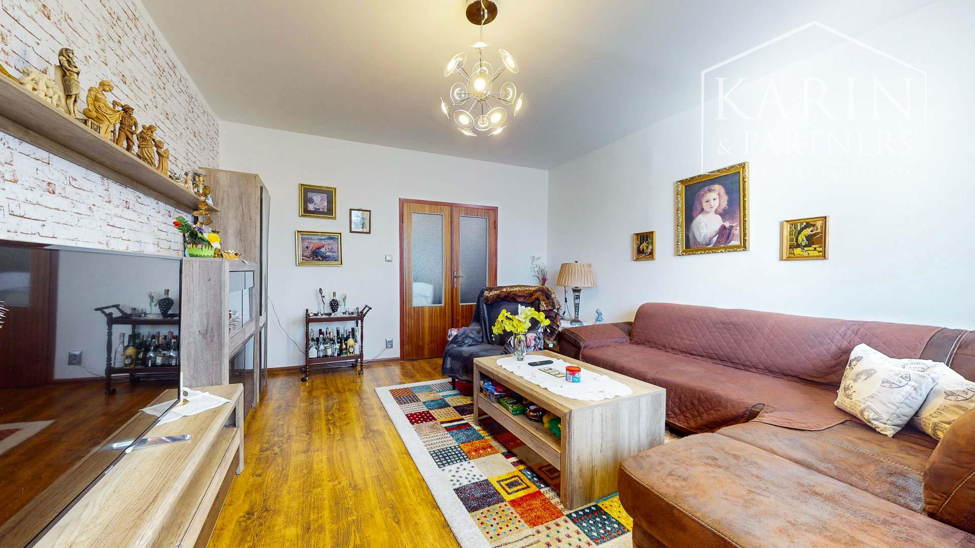 Štýlový 3-izbový byt (Veľká NKS 70m2) s loggiou po rekonštrukcii v obľúbenej Radvani