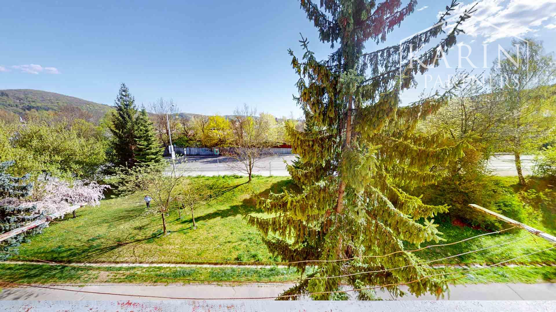 Štýlový 3-izbový byt (Veľká NKS 70m2) s loggiou po rekonštrukcii v obľúbenej Radvani