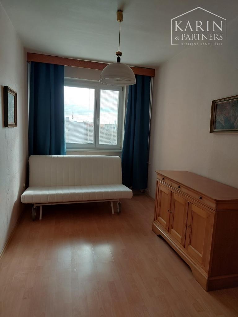 3 izbový byt s loggiou ul. Budyšínska - štvrť Tehelné pole  pri Trnavskom Mýte