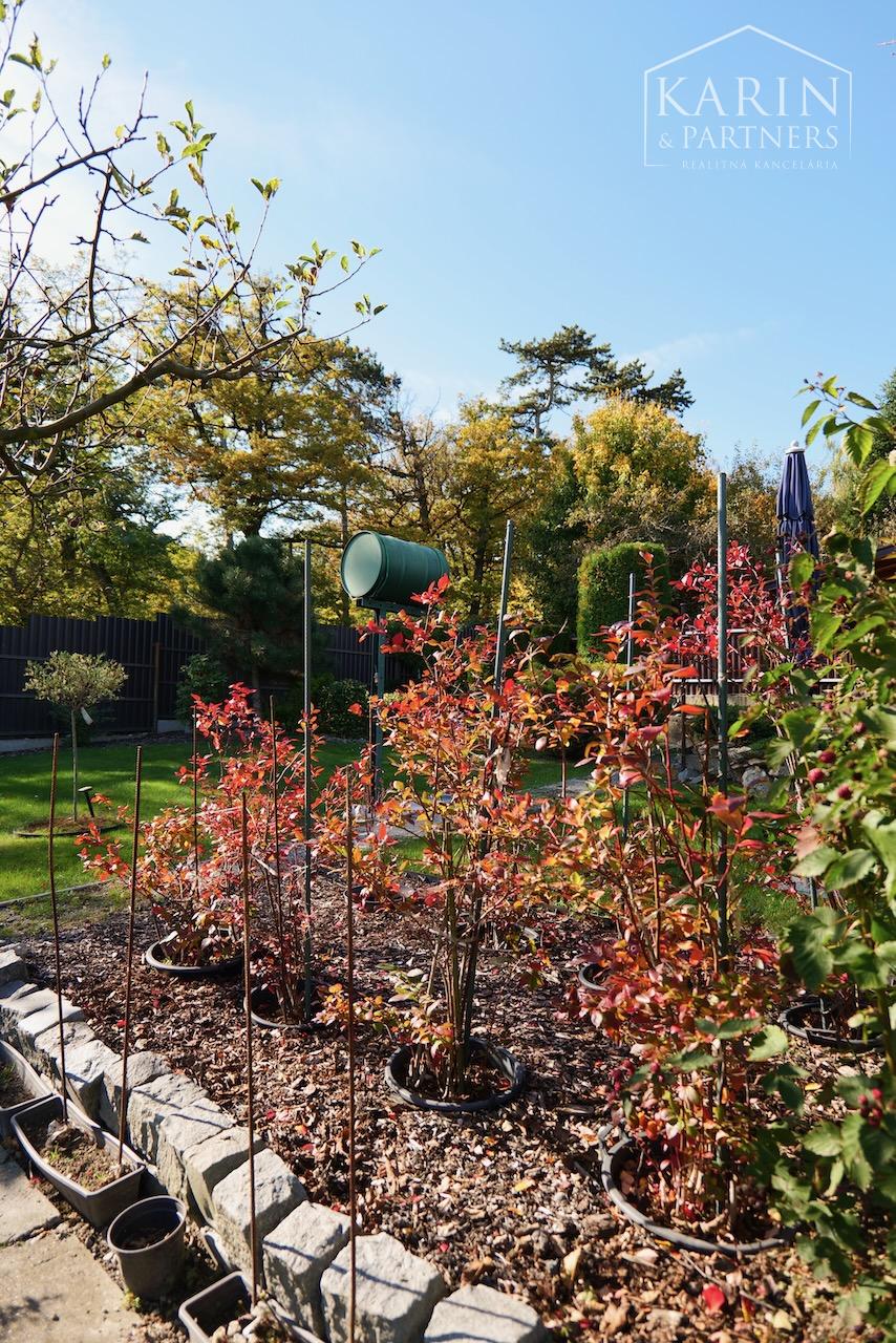 Váš kúsok prírody - 399 m² pozemok pri lese na Peknej ceste