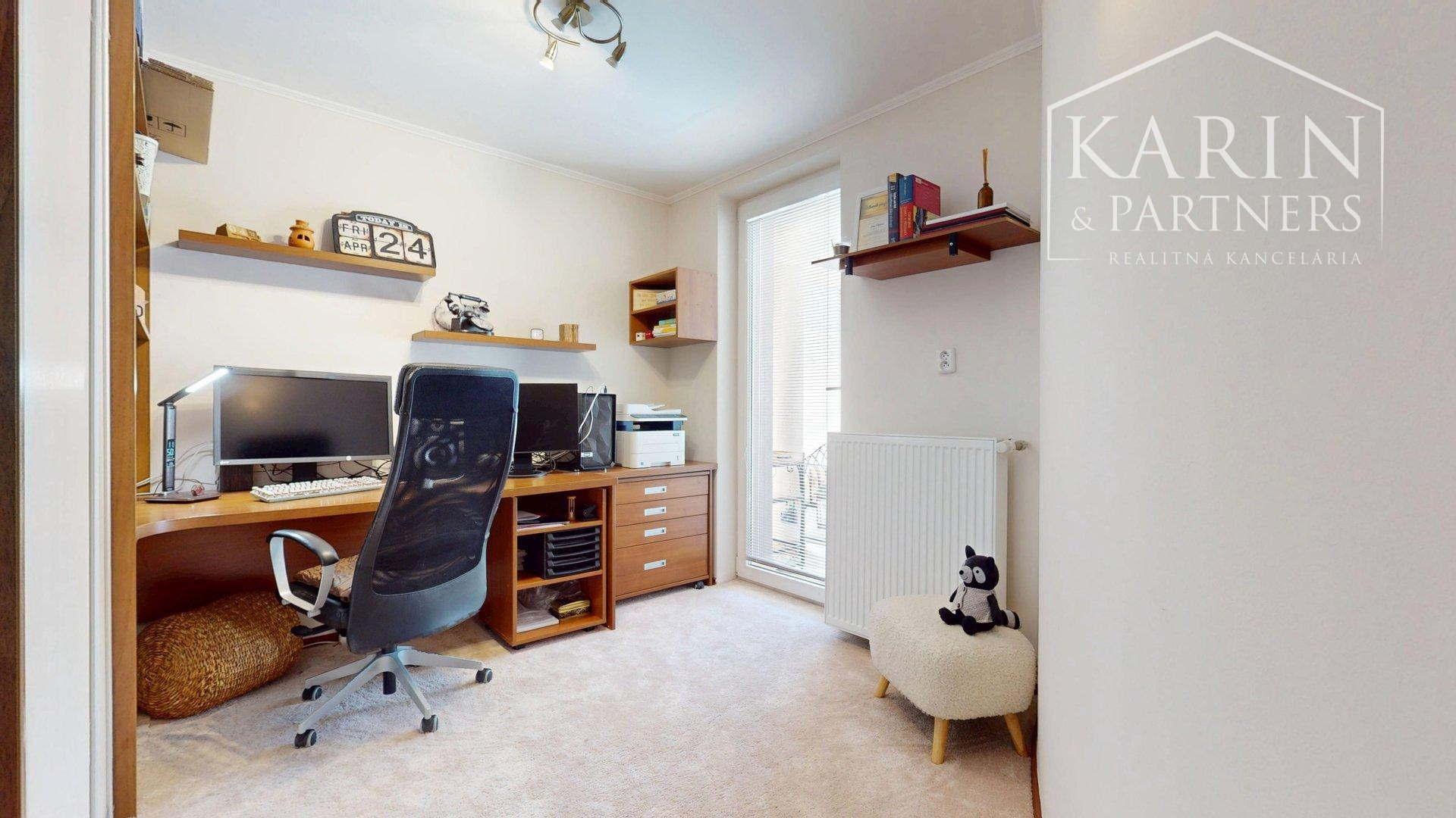 DVOJGENERAČNÝ 6I RODINNÝ DOM S GARSÓNKOU, DVOJGARÁŽOU A BAZÉNOM