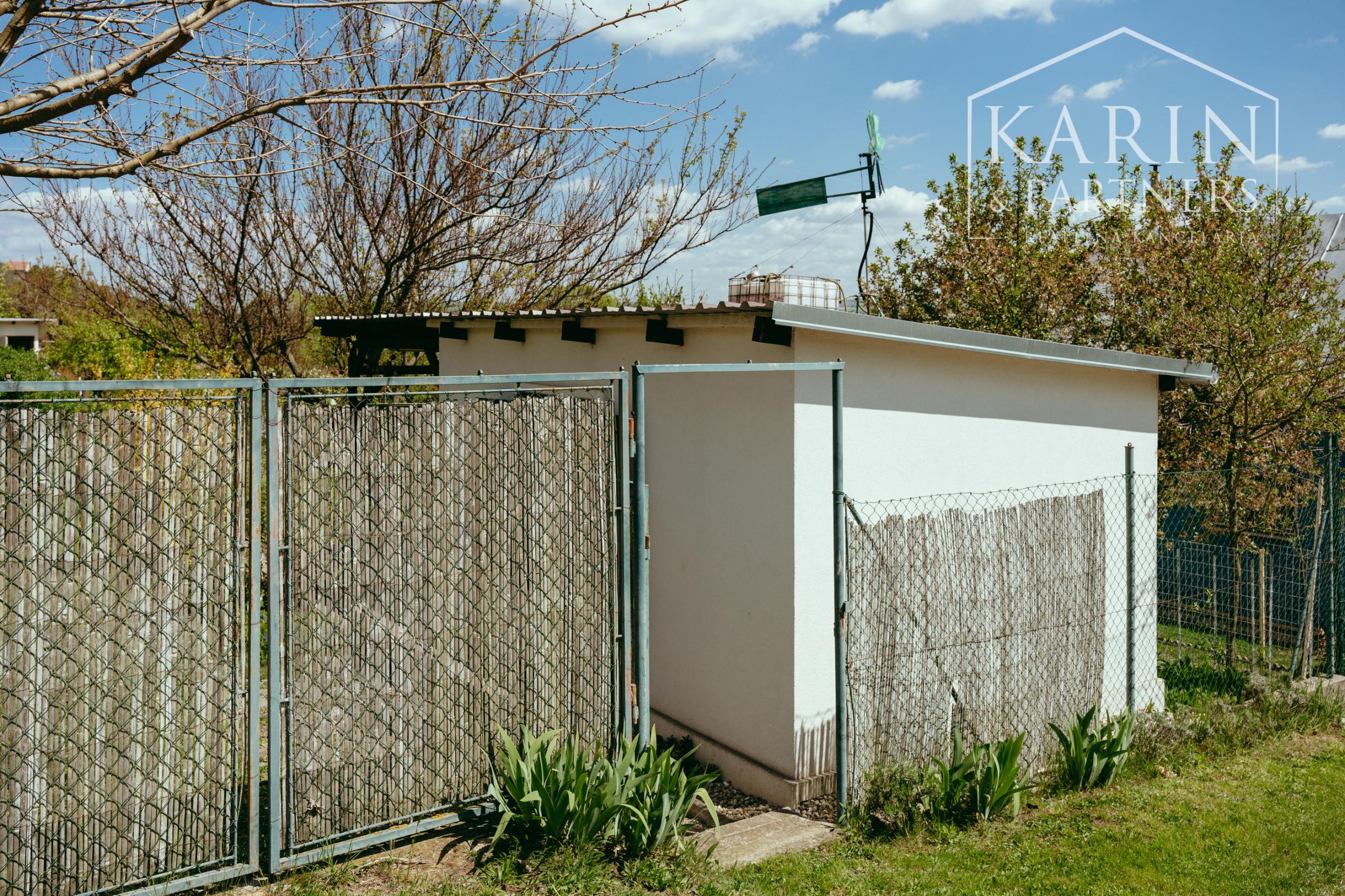 ZARIADENÁ CHATKA SO ZÁHRADOU – HOLÍČ