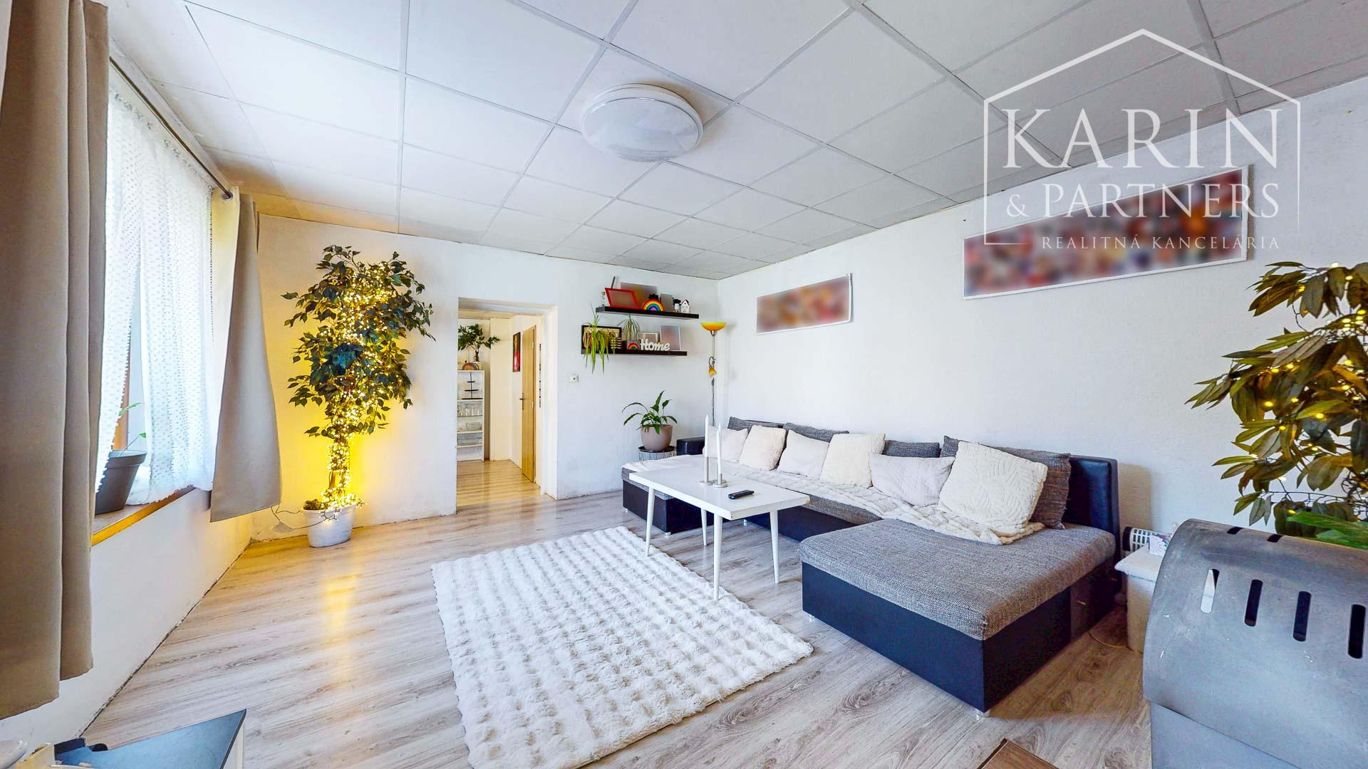 Priestranný tehlový dom s obrovským potenciálom len na skok od Trnavy – Horné Dubové