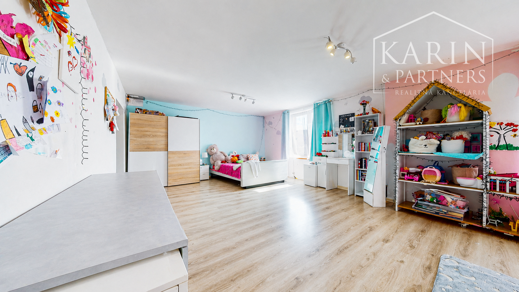 Priestranný tehlový dom s obrovským potenciálom len na skok od Trnavy – Horné Dubové