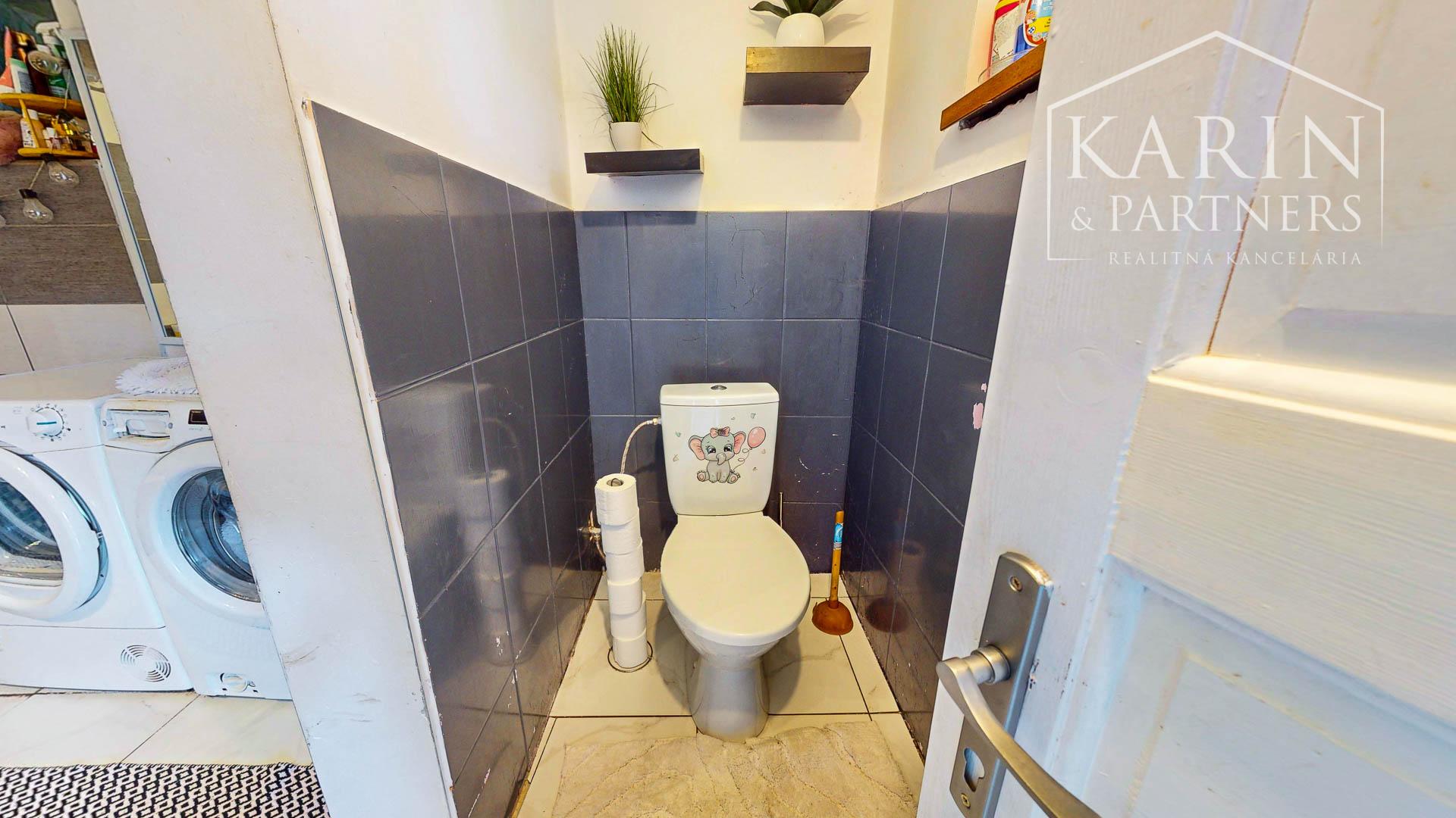 Priestranný tehlový dom s obrovským potenciálom len na skok od Trnavy – Horné Dubové