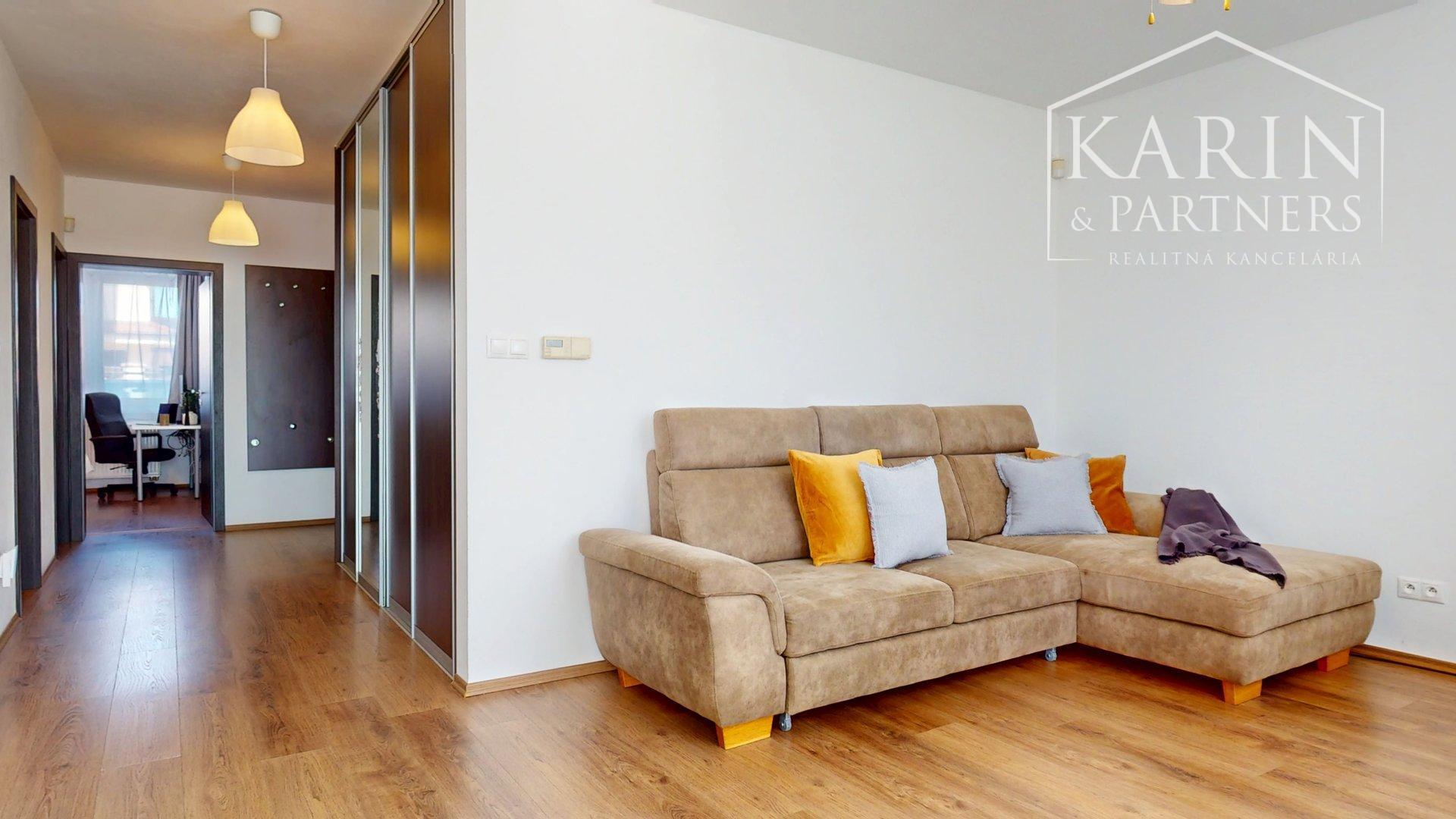 KOMPLETNE ZARIADENÝ 2I BYT S PIVNICOU A 2 PARKOVACÍMI MIESTAMI