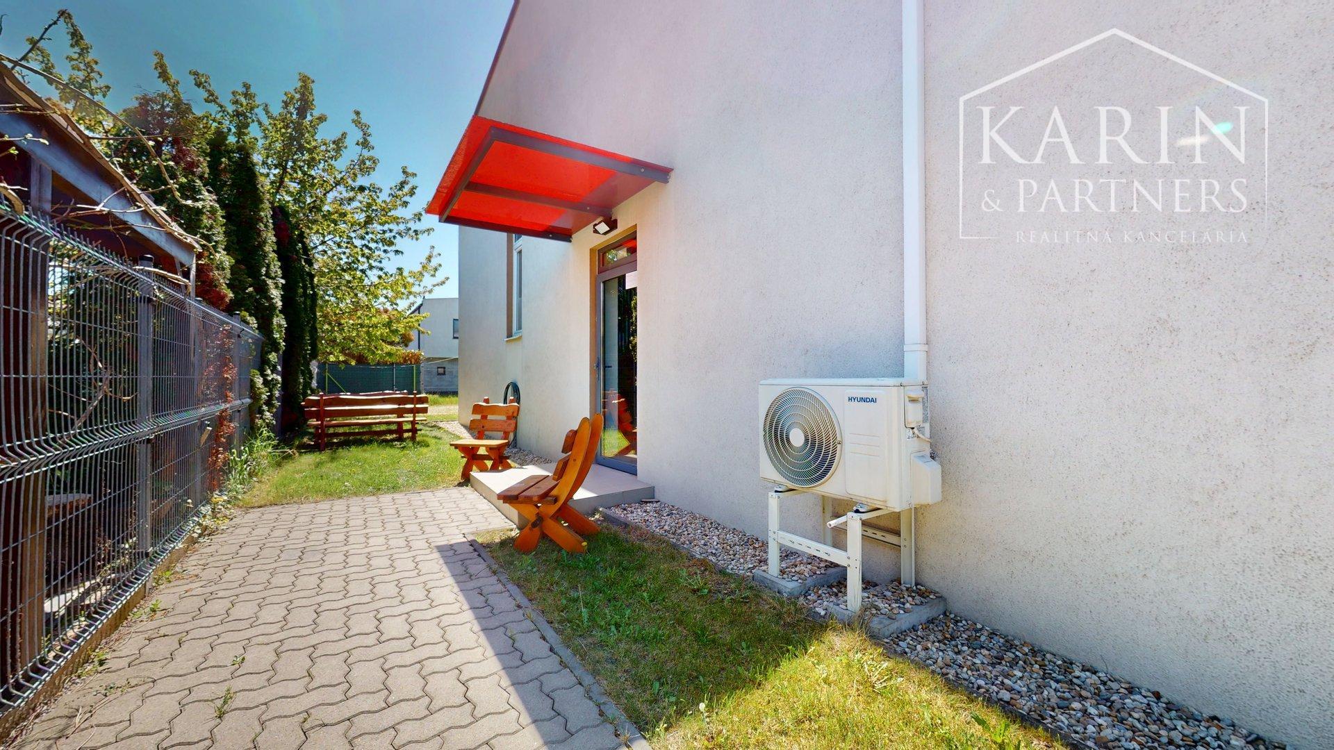 KOMPLETNE ZARIADENÝ 2I BYT S PIVNICOU A 2 PARKOVACÍMI MIESTAMI