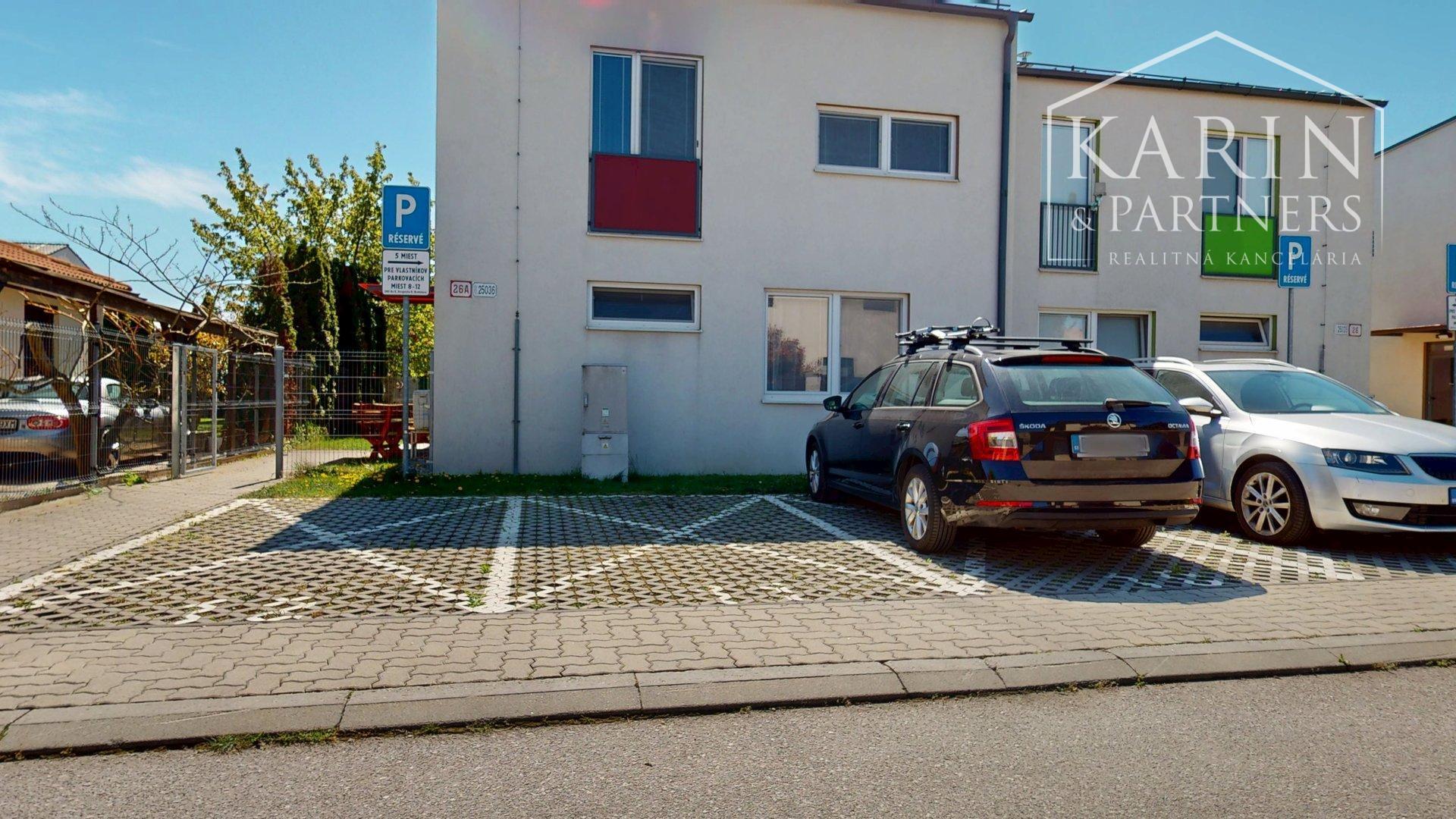 KOMPLETNE ZARIADENÝ 2I BYT S PIVNICOU A 2 PARKOVACÍMI MIESTAMI