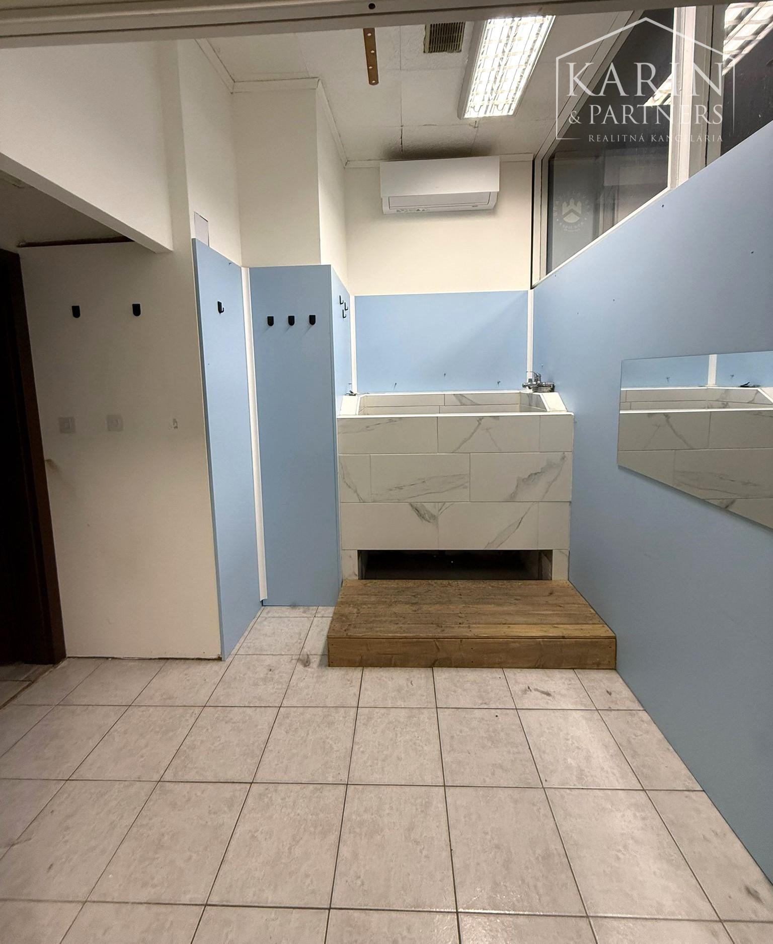 Obchodný priestor na prenájom – 18 m², Ovsištské námestie, Bratislava V – Petržalka