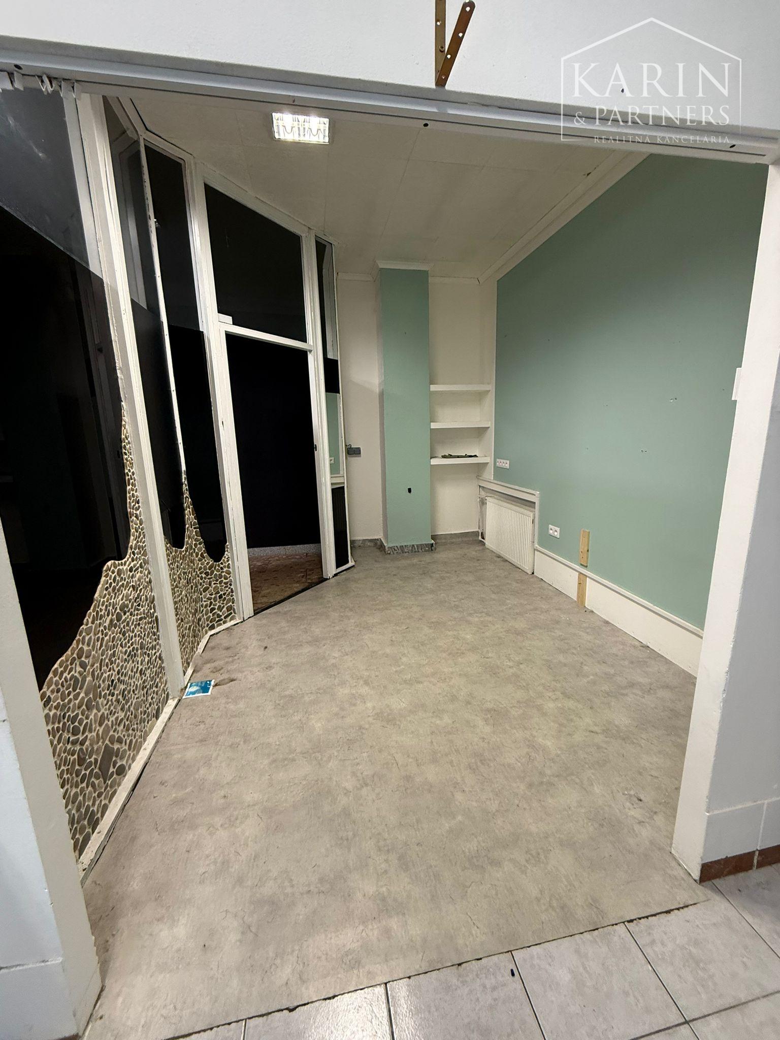 Obchodný priestor na prenájom – 18 m², Ovsištské námestie, Bratislava V – Petržalka