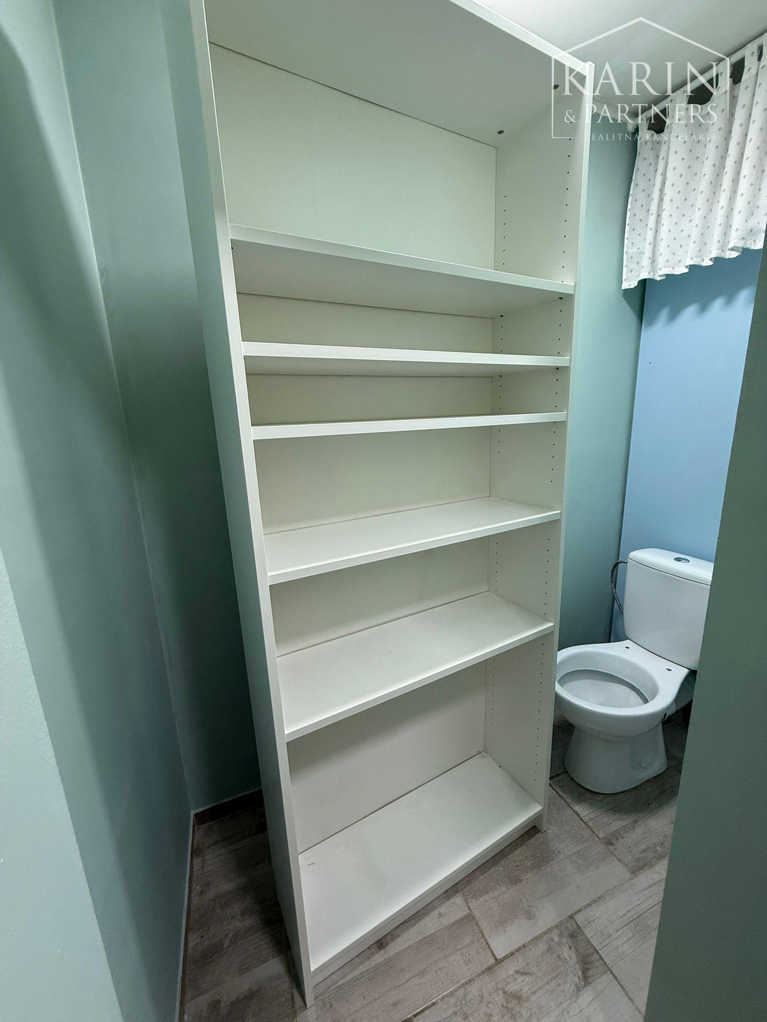Obchodný priestor na prenájom – 18 m², Ovsištské námestie, Bratislava V – Petržalka