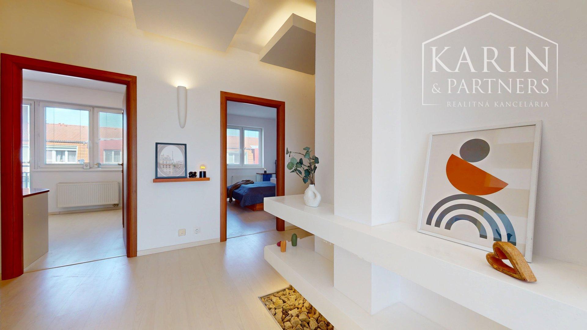 KOMPLETNE ZARIADENÝ PRIESTRANNÝ 3I BYT S DVOMI BALKÓNMI A PIVNICOU