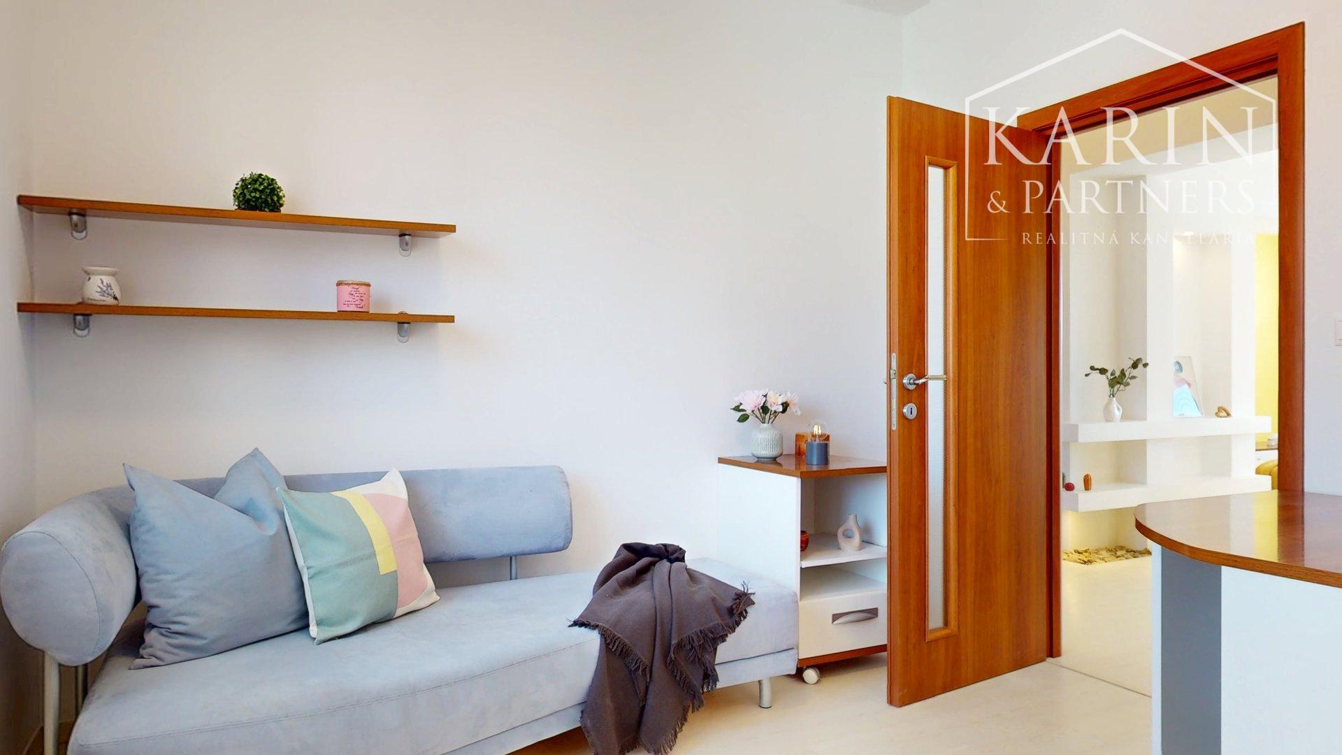 KOMPLETNE ZARIADENÝ PRIESTRANNÝ 3I BYT S DVOMI BALKÓNMI A PIVNICOU