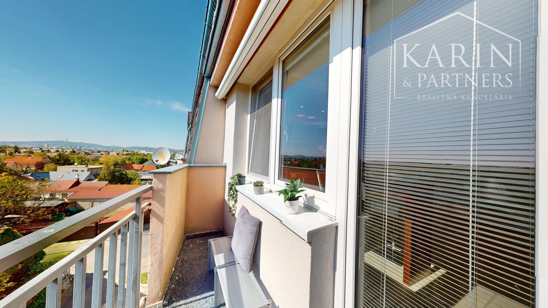 KOMPLETNE ZARIADENÝ PRIESTRANNÝ 3I BYT S DVOMI BALKÓNMI A PIVNICOU