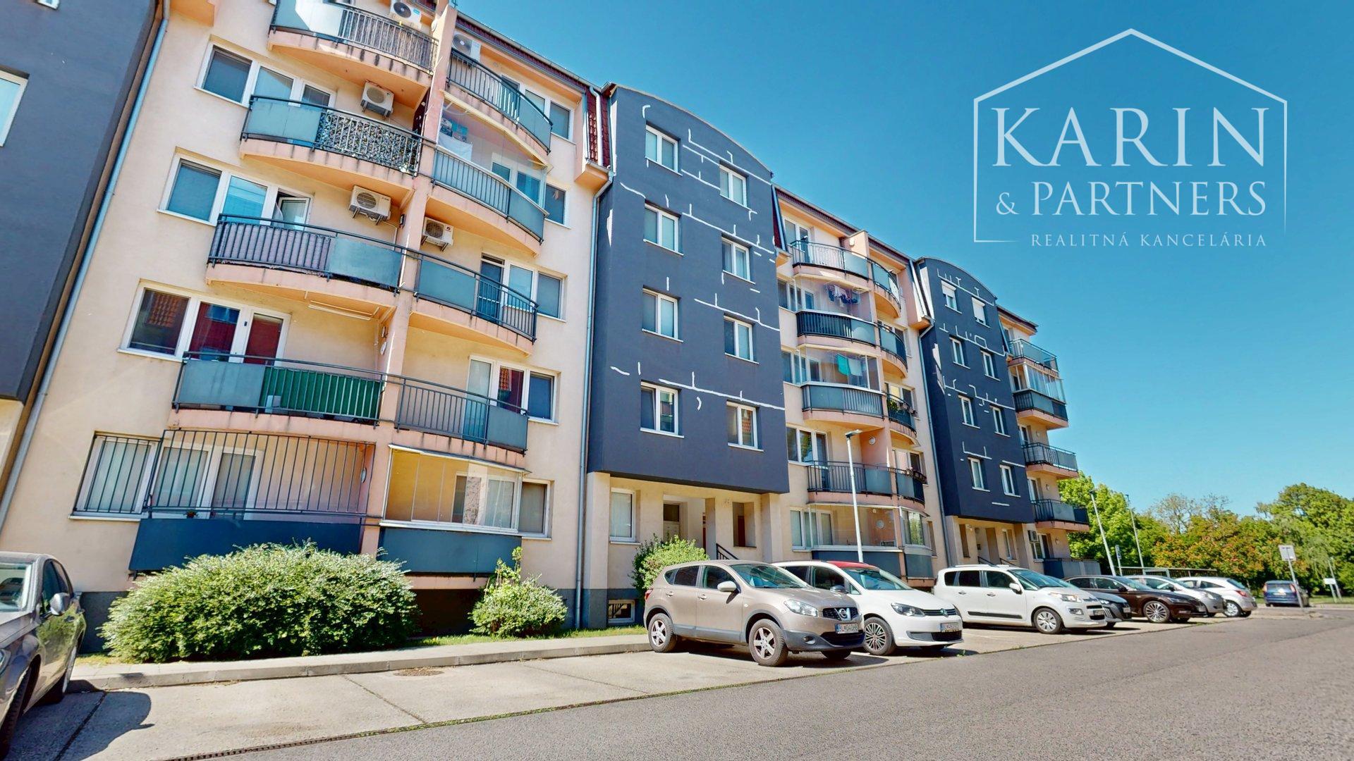 KOMPLETNE ZARIADENÝ PRIESTRANNÝ 3I BYT S DVOMI BALKÓNMI A PIVNICOU