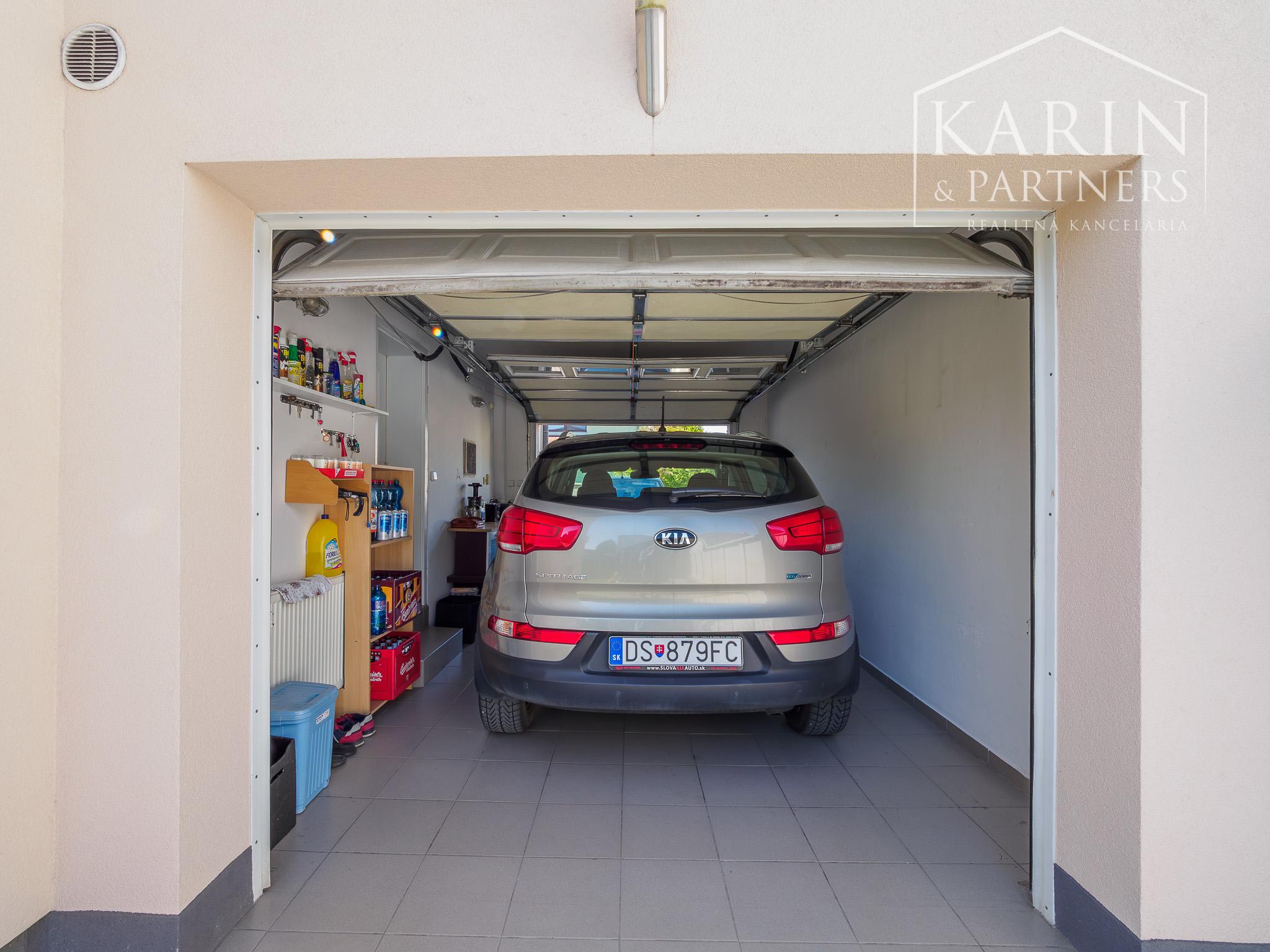Na predaj rodinný dom s dvoma garážami a záhradným ateliérom, Šamorín-Mliečno