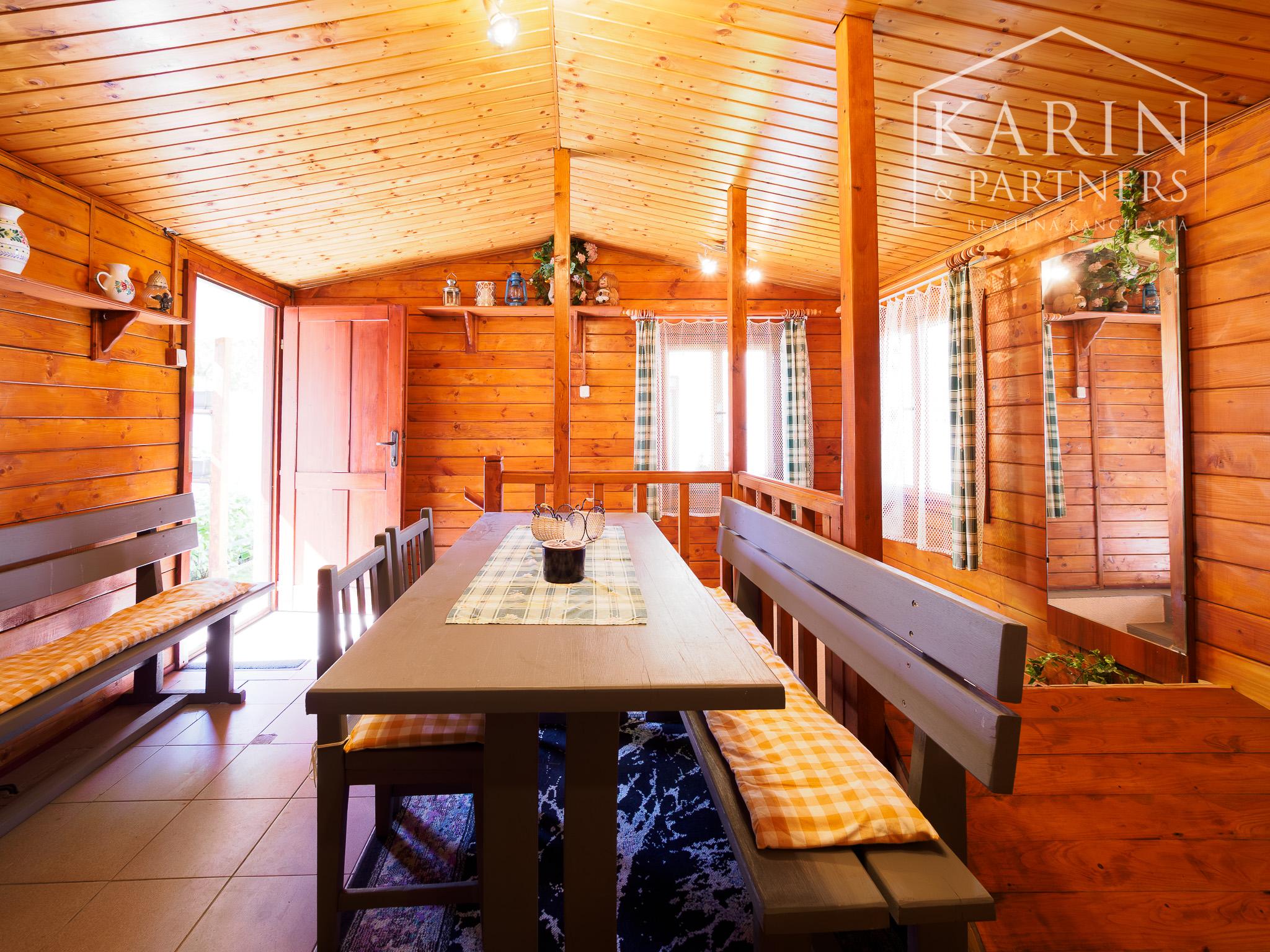 Na predaj rodinný dom s dvoma garážami a záhradným ateliérom, Šamorín-Mliečno