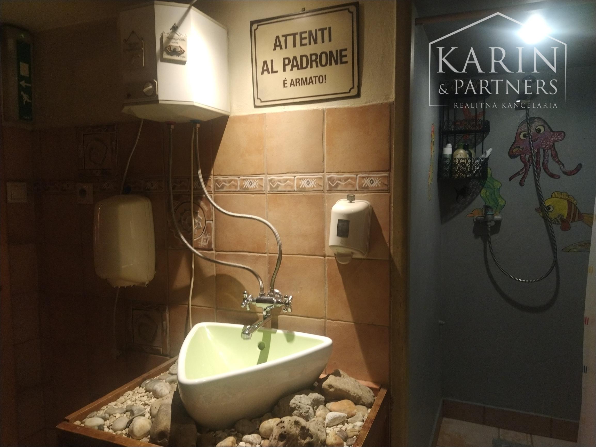 Privátny Lounge! Prenájom viacúčelový priestor 80 m2 s kuchyňou/ WC/ sprchou a parkovaním, BA I., Staré Mesto.