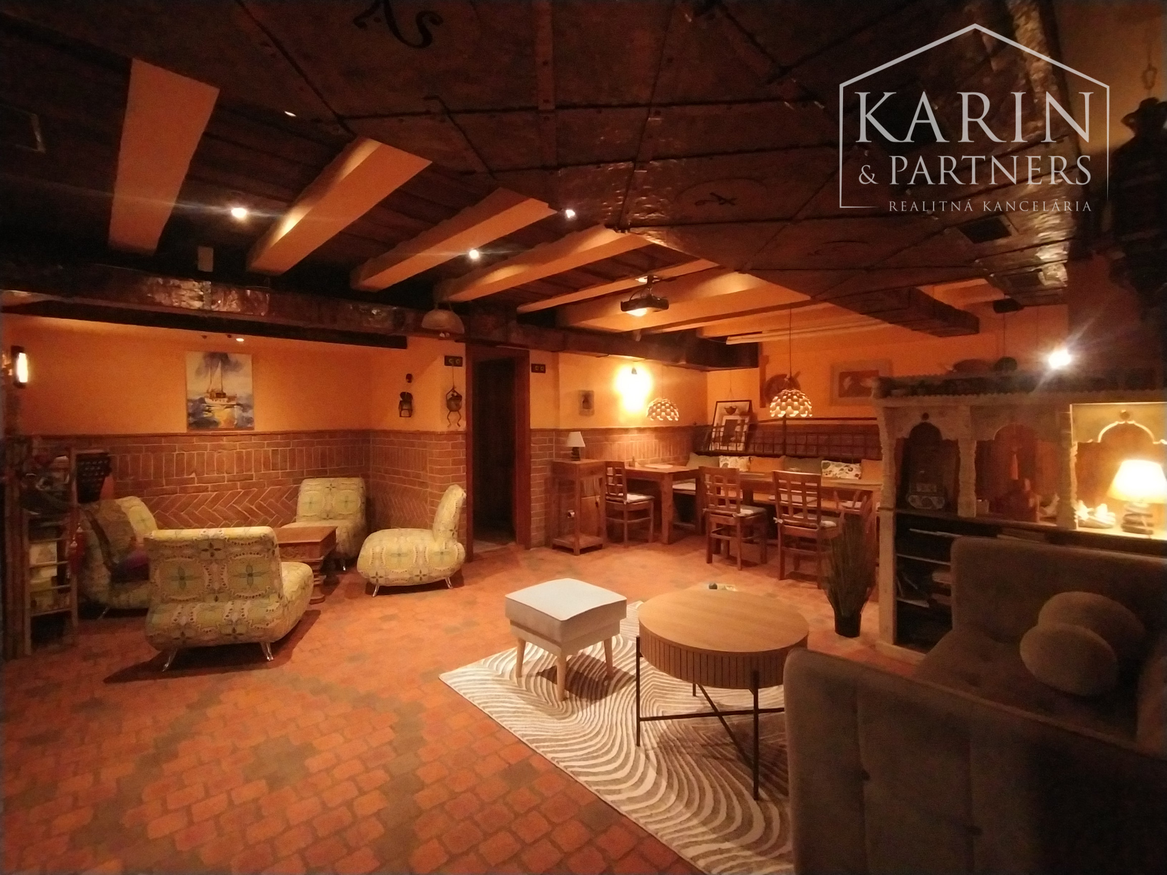 Privátny Lounge! Prenájom viacúčelový priestor 80 m2 s kuchyňou/ WC/ sprchou a parkovaním, BA I., Staré Mesto.