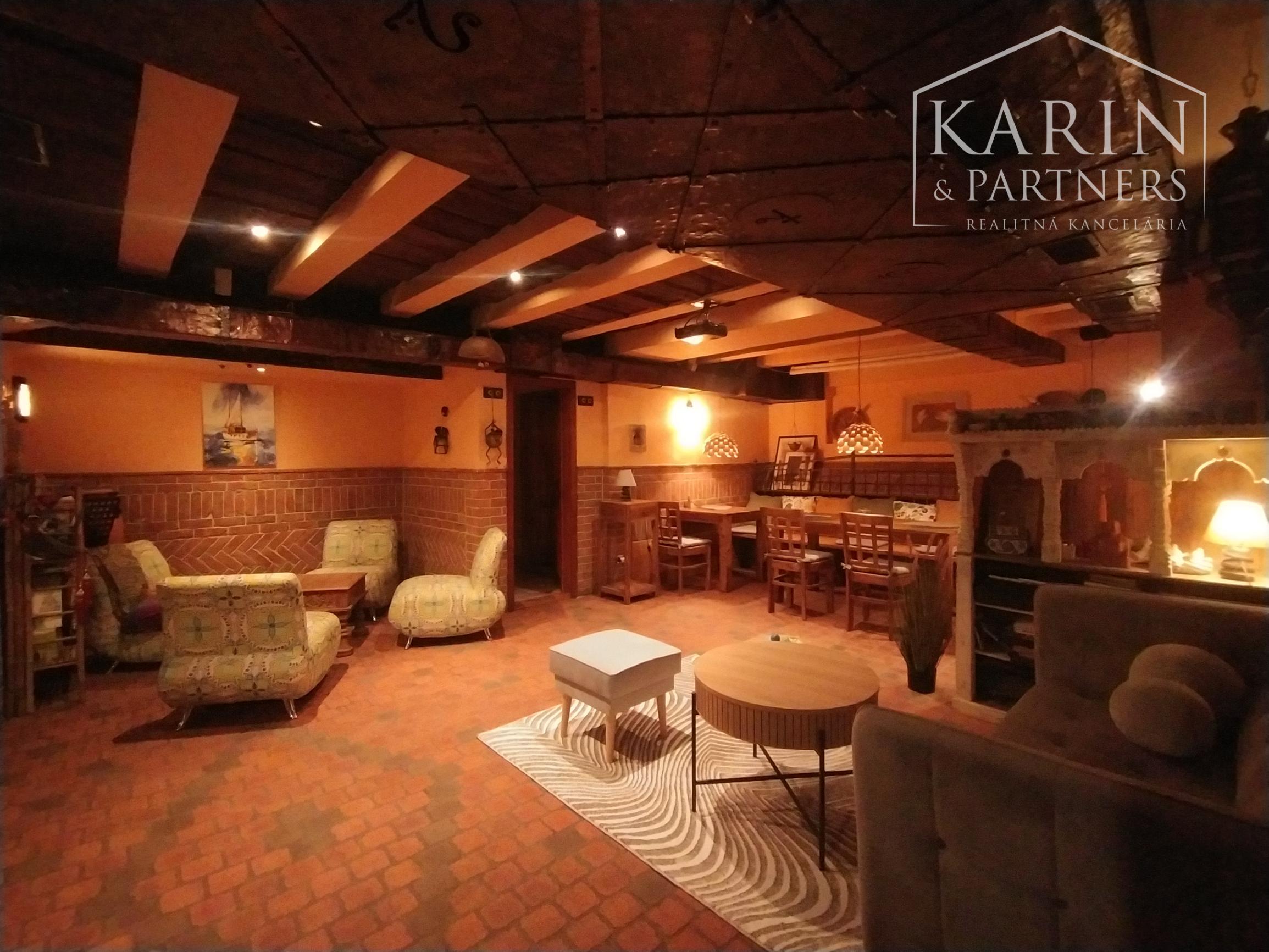Privátny Lounge! Prenájom viacúčelový priestor 80 m2 s kuchyňou/ WC/ sprchou a parkovaním, BA I., Staré Mesto.
