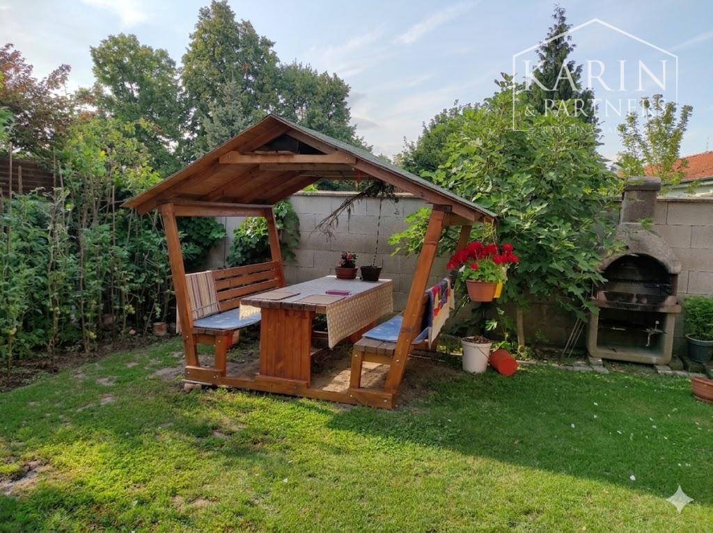 6-izbový rodinný dom s hosťovským bytom v centre Ivanky pri Dunaji