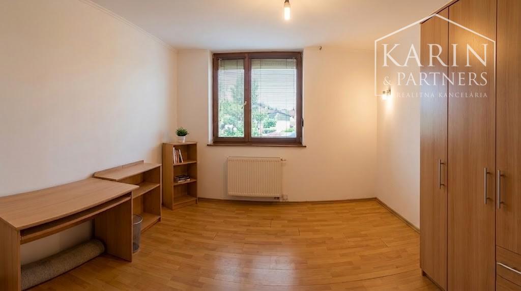 6-izbový rodinný dom s hosťovským bytom v centre Ivanky pri Dunaji