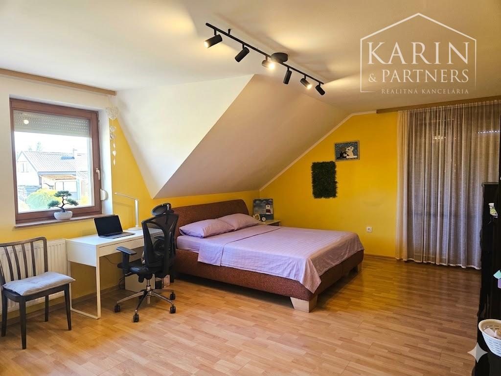 6-izbový rodinný dom s hosťovským bytom v centre Ivanky pri Dunaji
