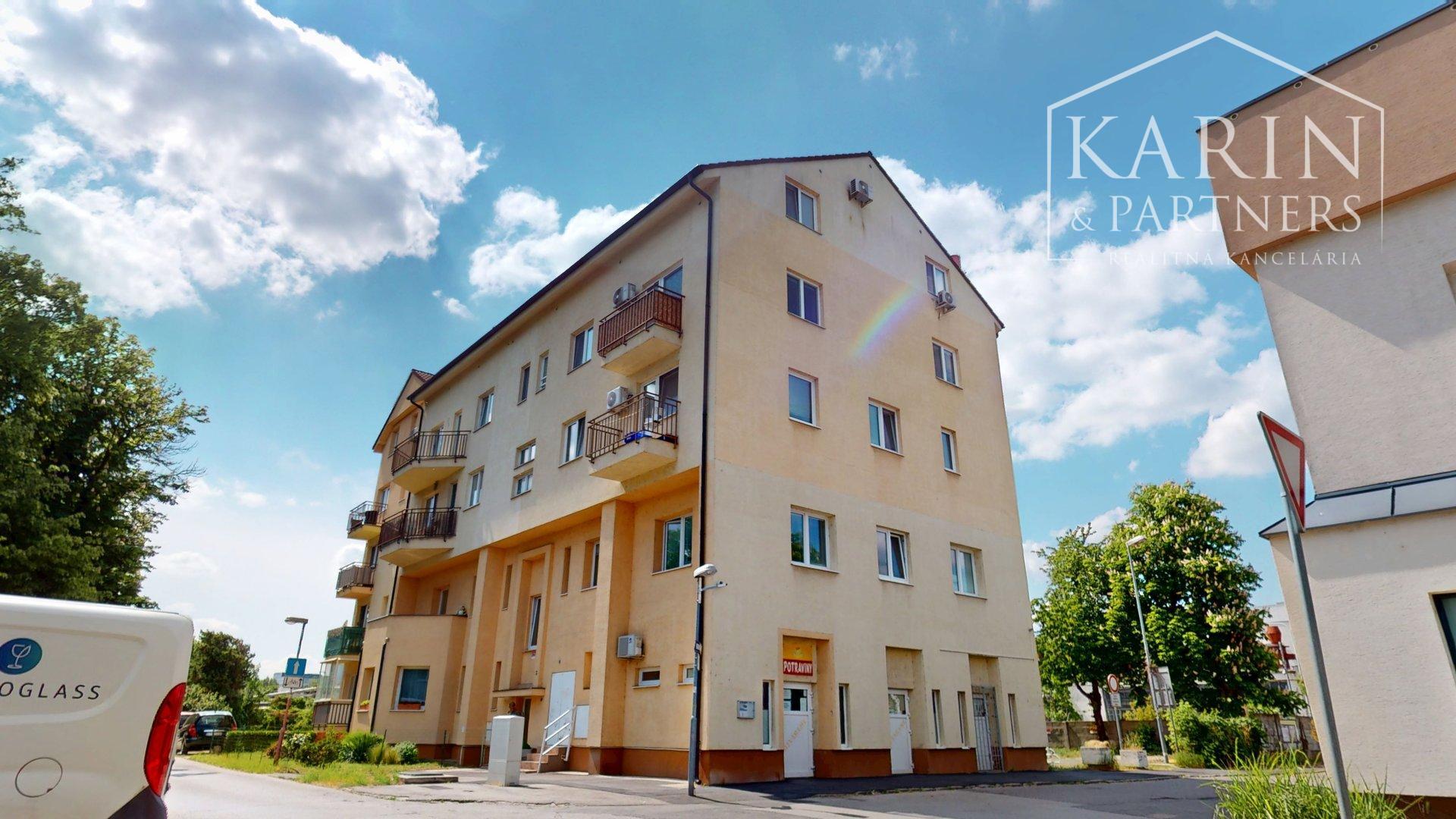 KOMPLETNE ZARIADENÝ 2I PODKROVNÝ BYT S VEĽKORYSÝM ÚLOŽNÝM PRIESTOROM