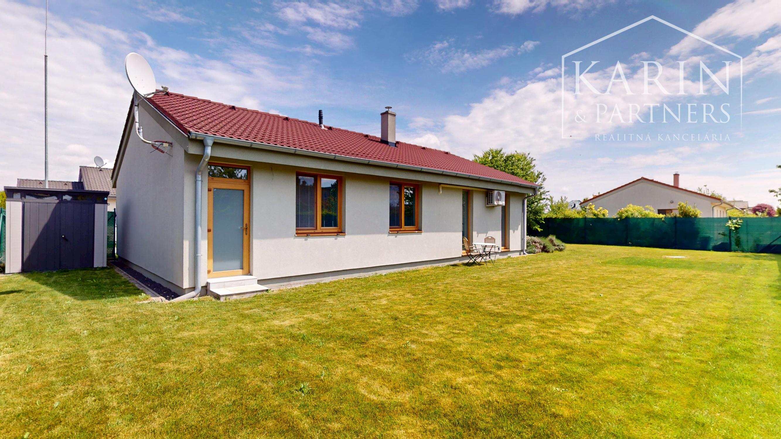 4-IZBOVÝ BUNGALOV V UZAVRETOM AREÁLI - KVETOSLAVOV