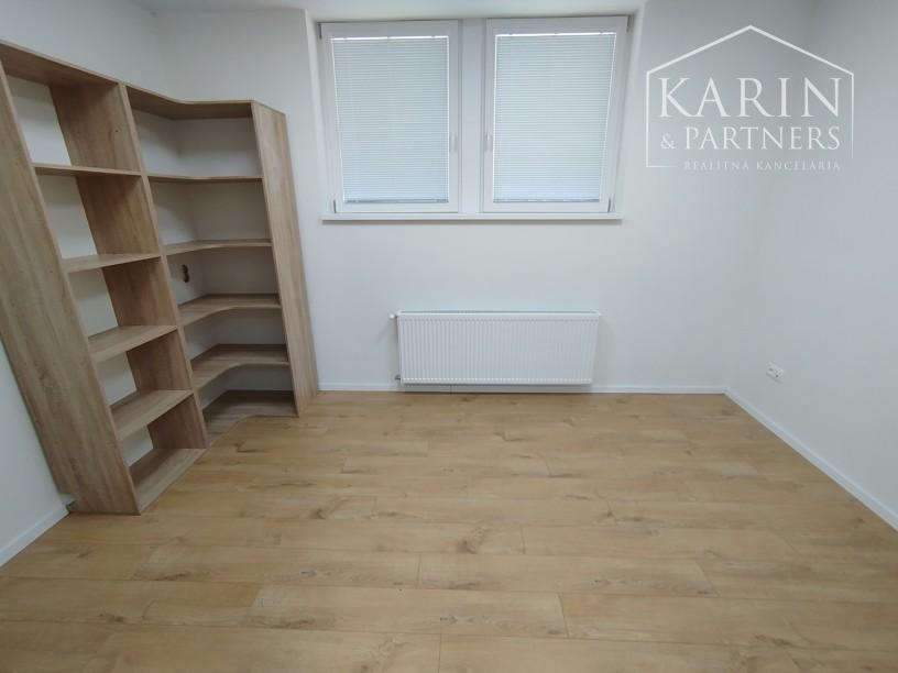 Prenájom dvojkancelária/ viacúčelové miestnosti s umývadlom 25,5m2 , ul. Polianky, BA IV., Dúbravka.