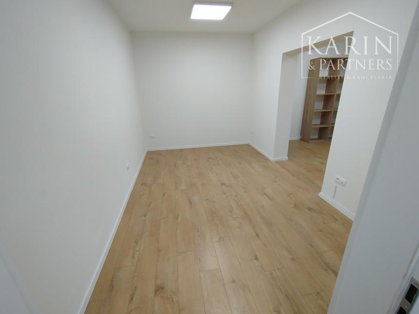 Prenájom dvojkancelária/ viacúčelové miestnosti s umývadlom 25,5m2 , ul. Polianky, BA IV., Dúbravka.