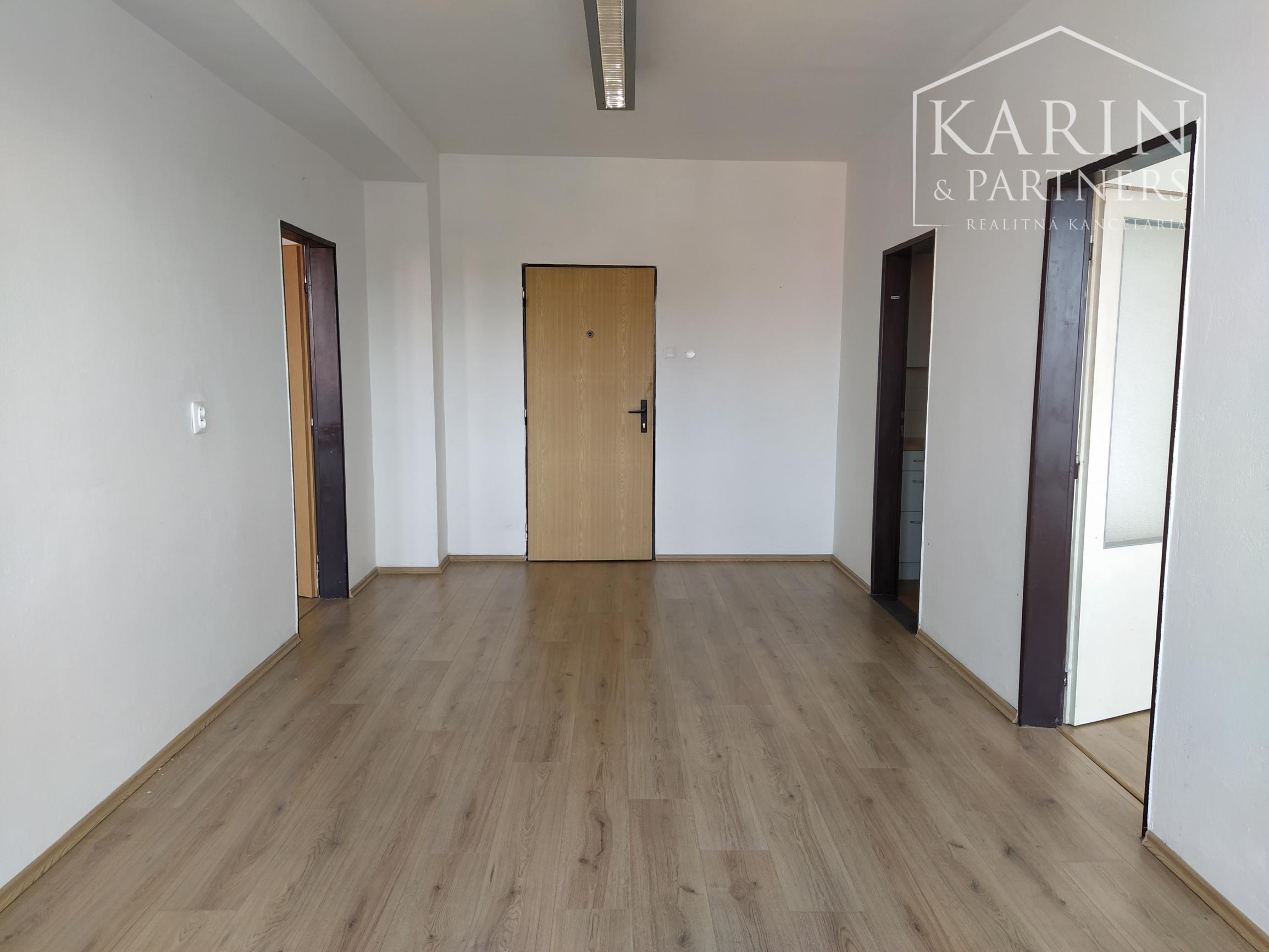 Prenájom samostatný celok 3 kancelárií/ viacúčelových miestností 80m2 s kuchynkou! + parkovanie, Bulharská ul., BA II., Trnávka.